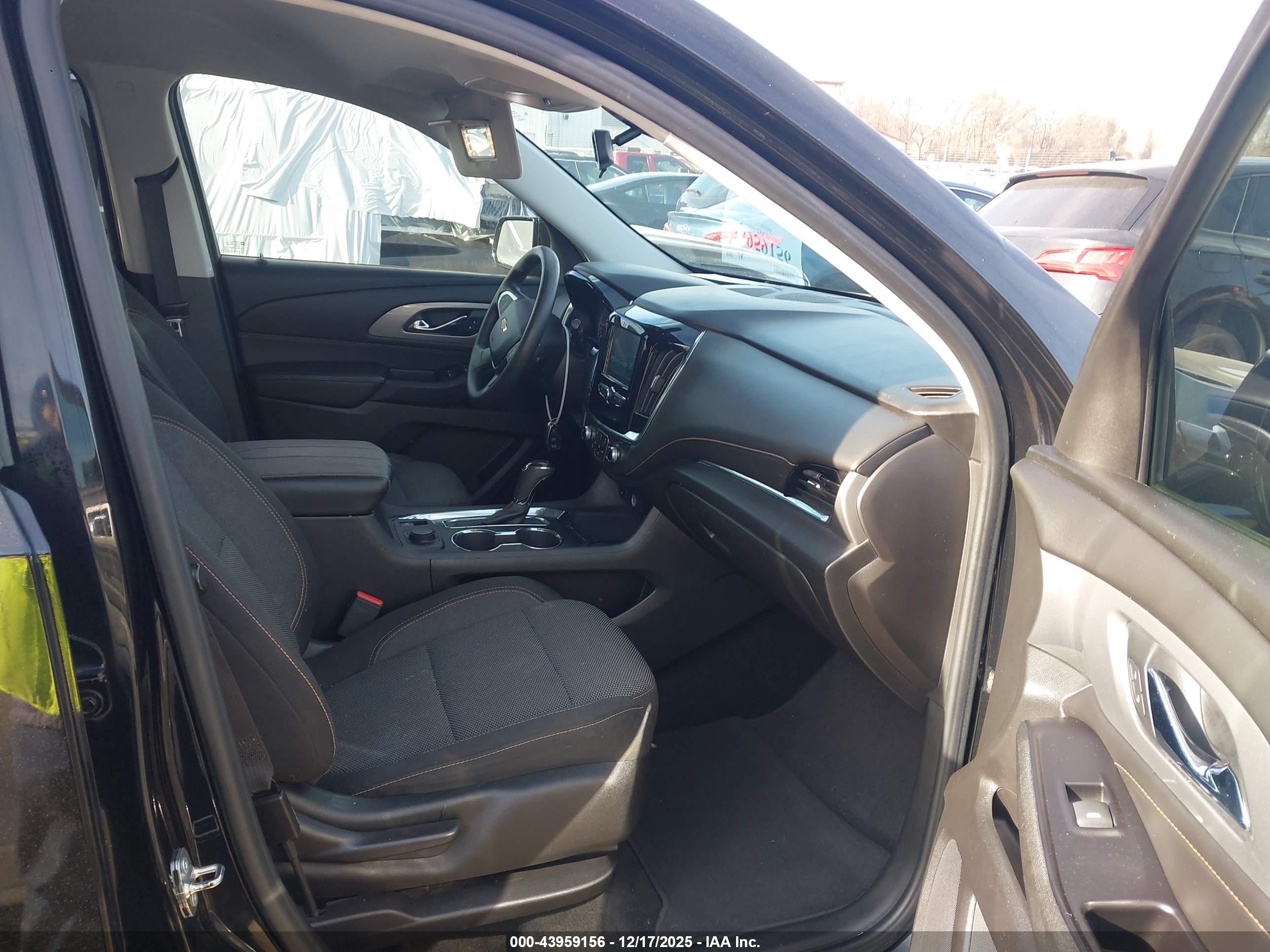 CHEVROLET TRAVERSE image 5