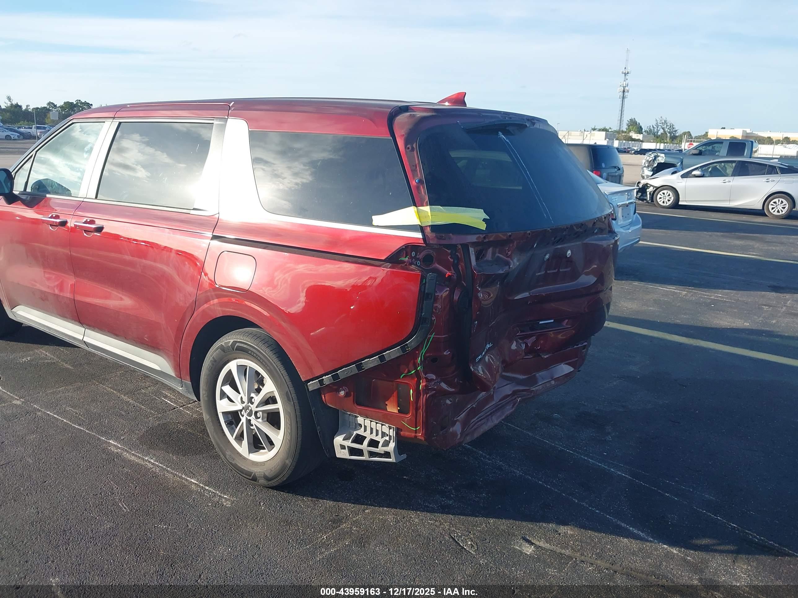 KIA CARNIVAL image 6