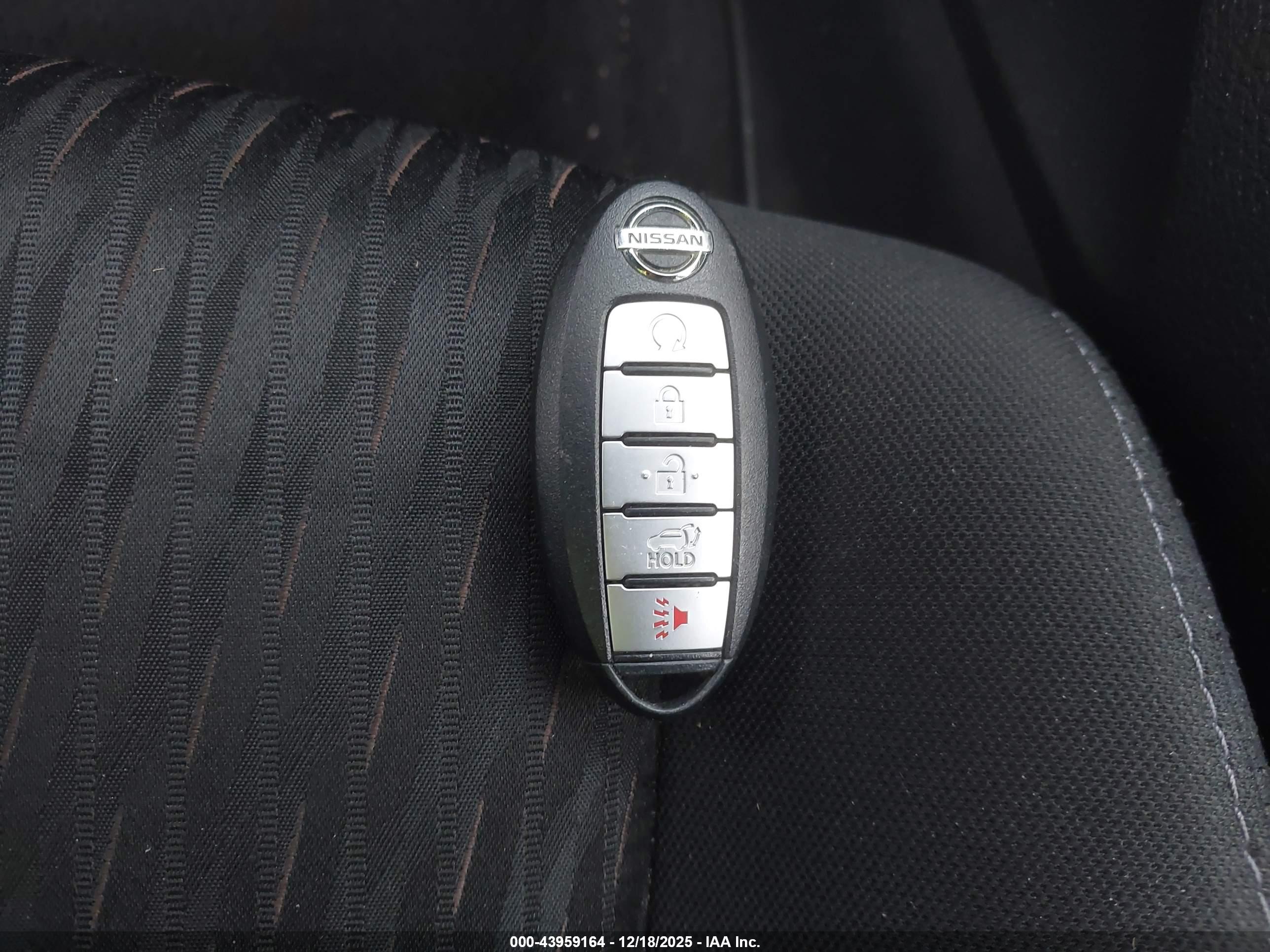 NISSAN ROGUE image 11