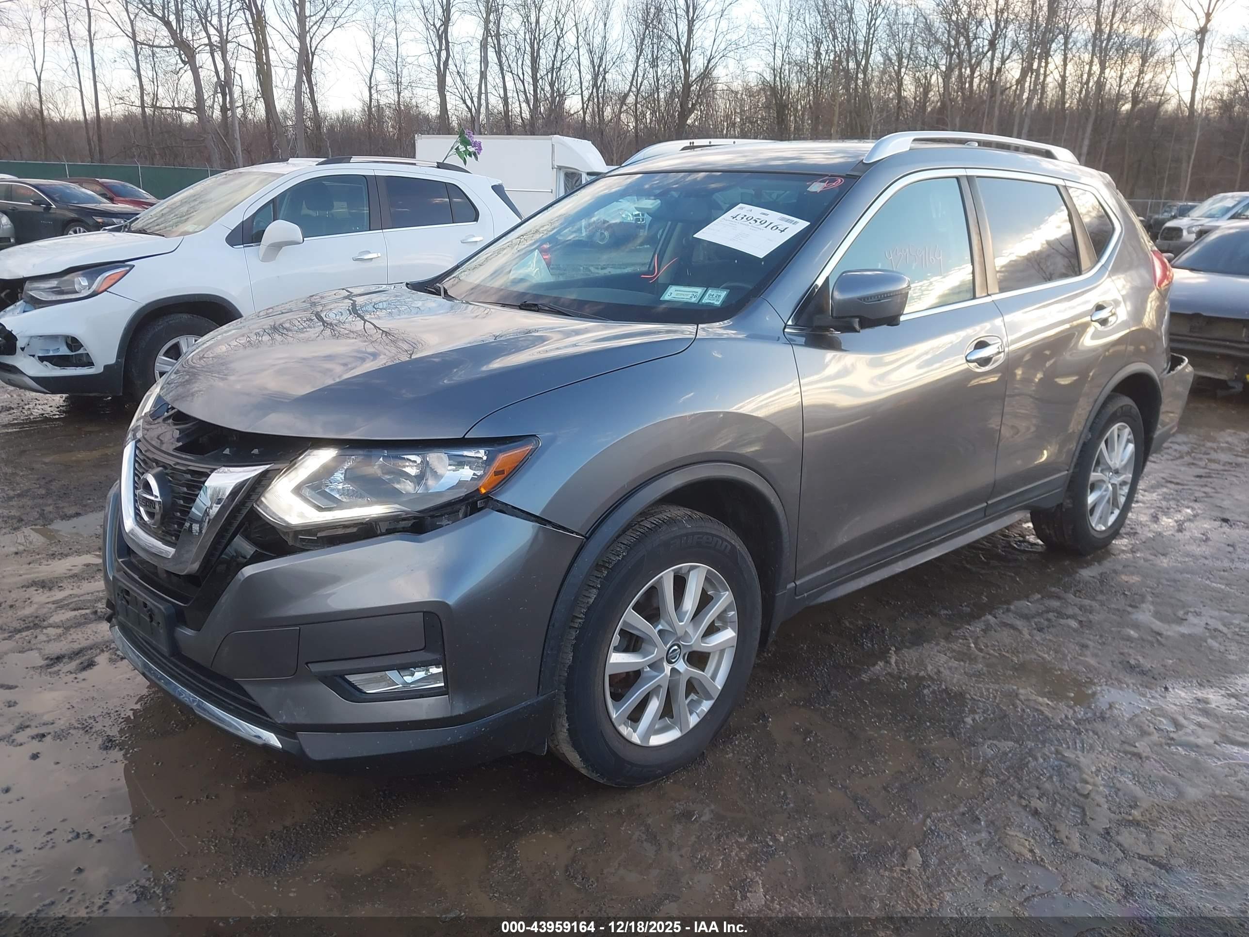 NISSAN ROGUE image 2
