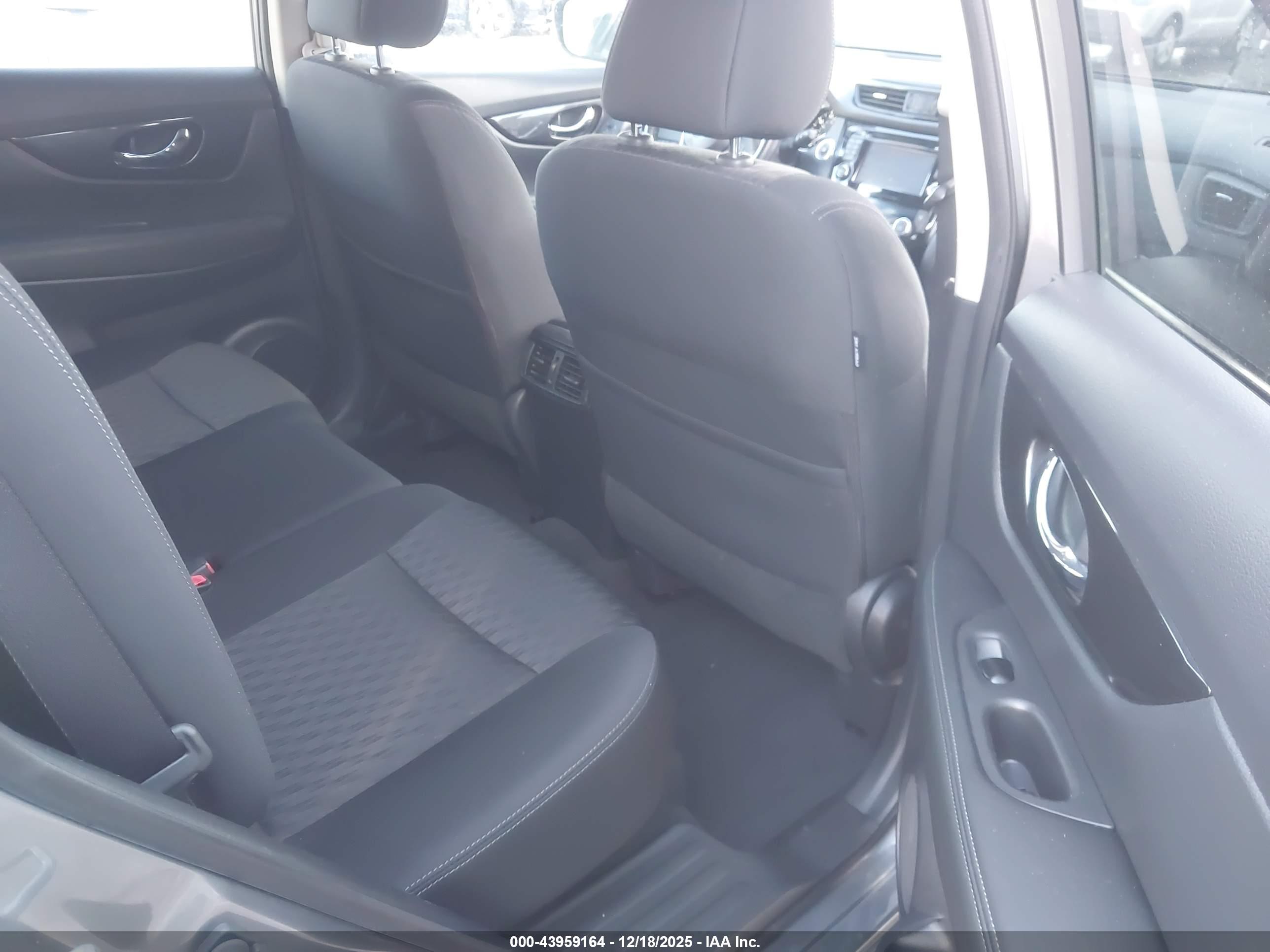 NISSAN ROGUE image 8