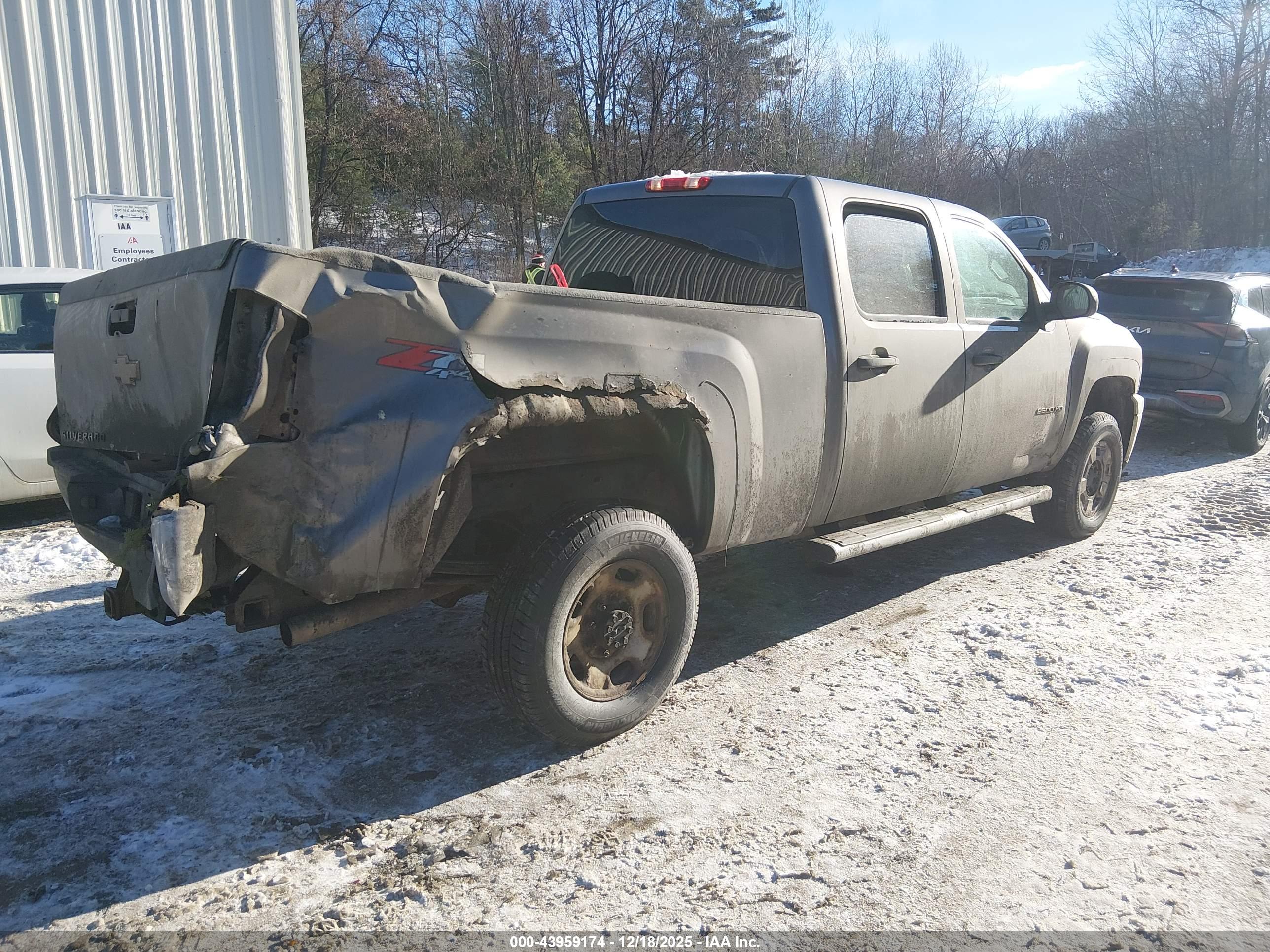 CHEVROLET SILVERADO image 4