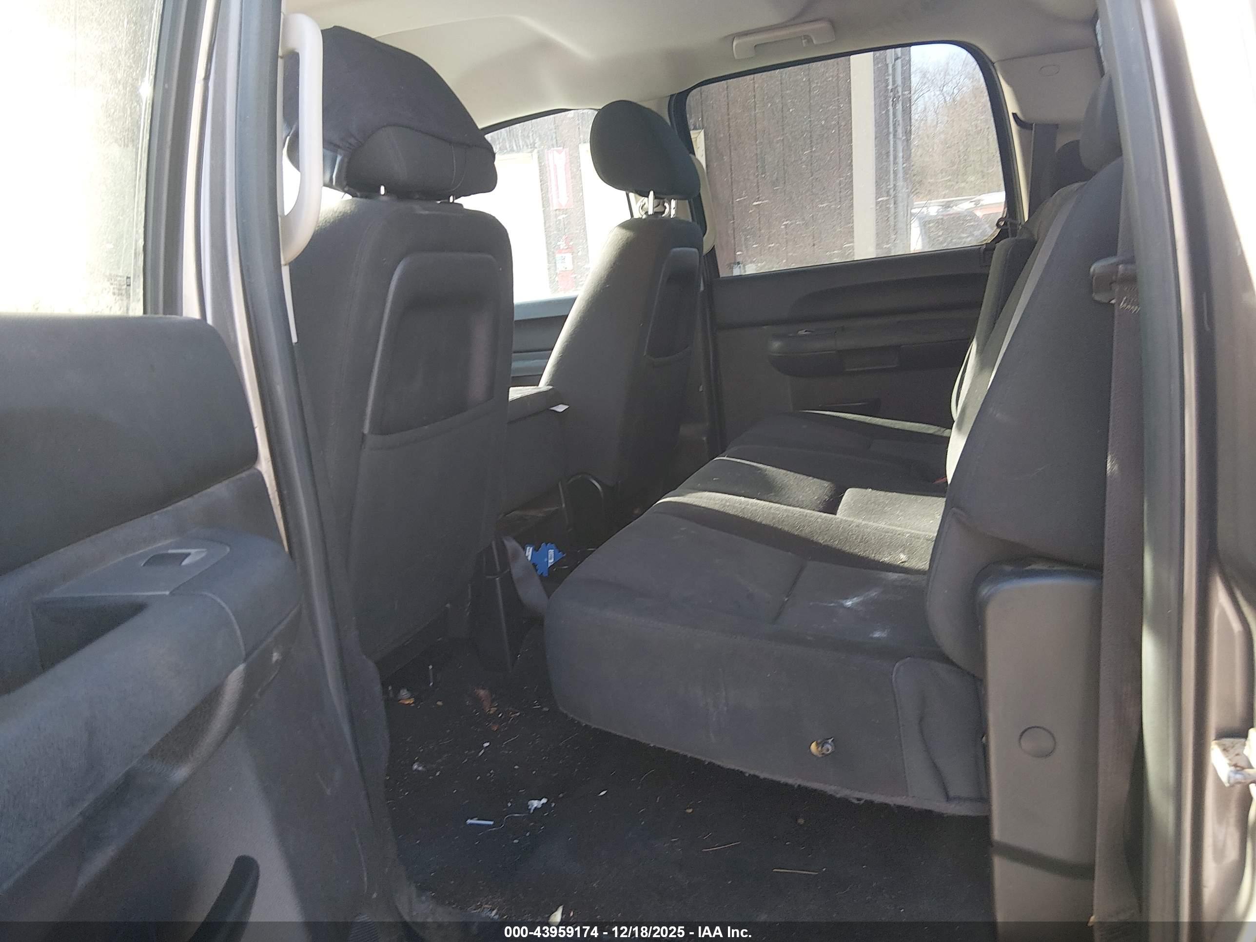 CHEVROLET SILVERADO image 8