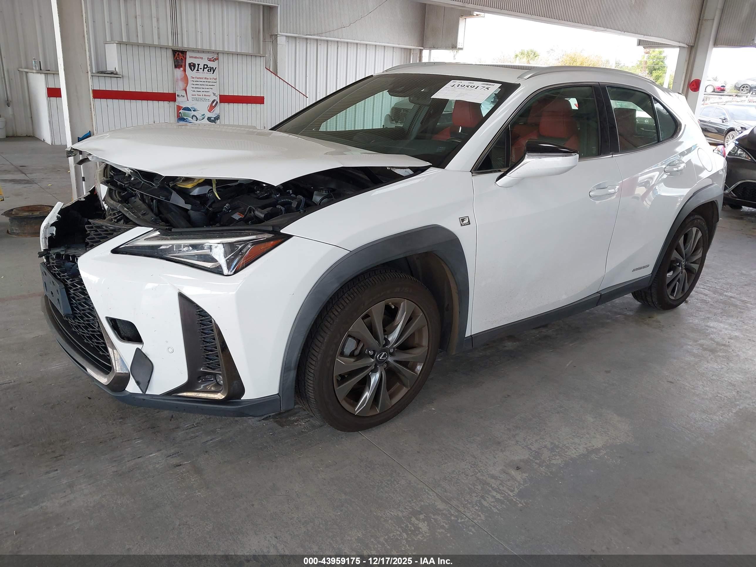 LEXUS UX image 2