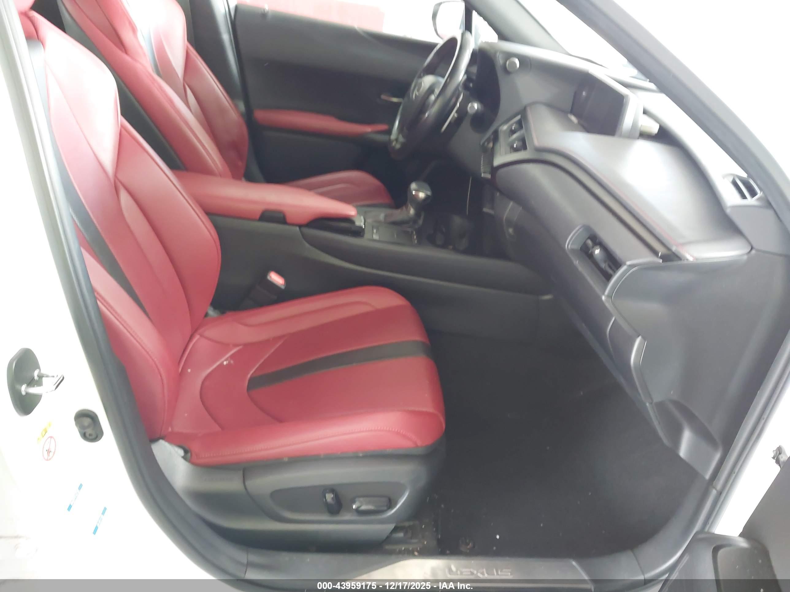 LEXUS UX image 5