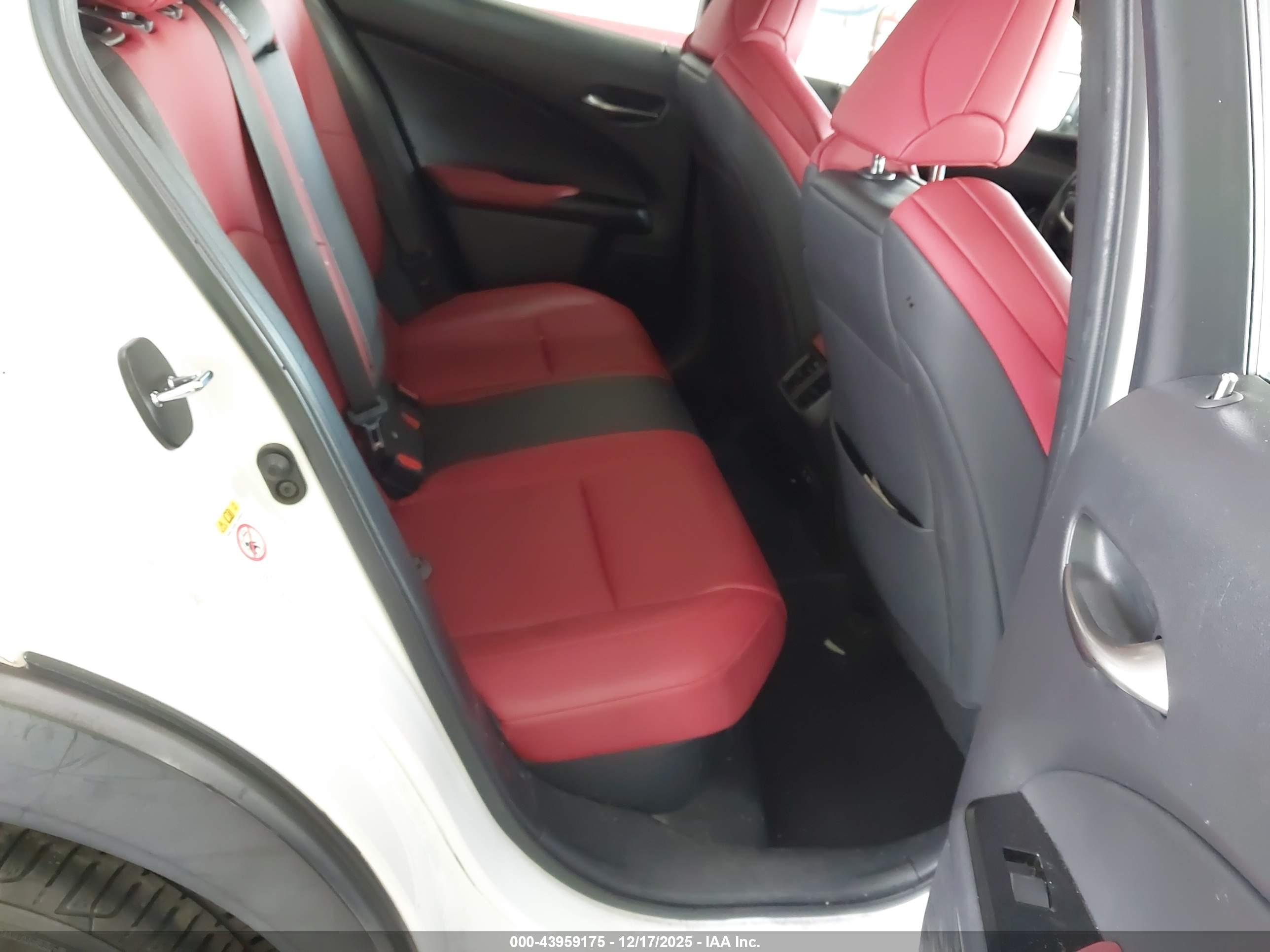 LEXUS UX image 8