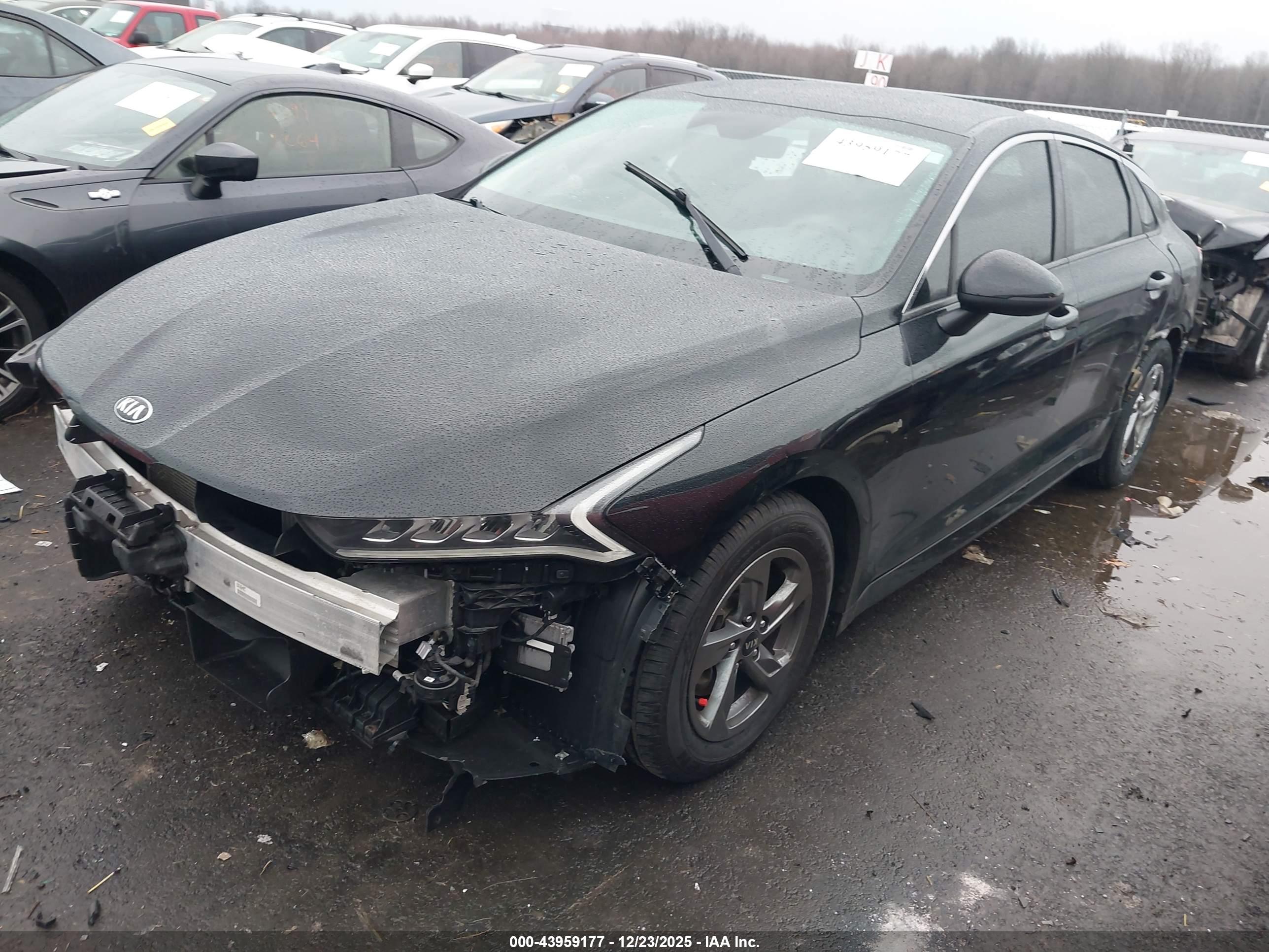 KIA K5 image 2