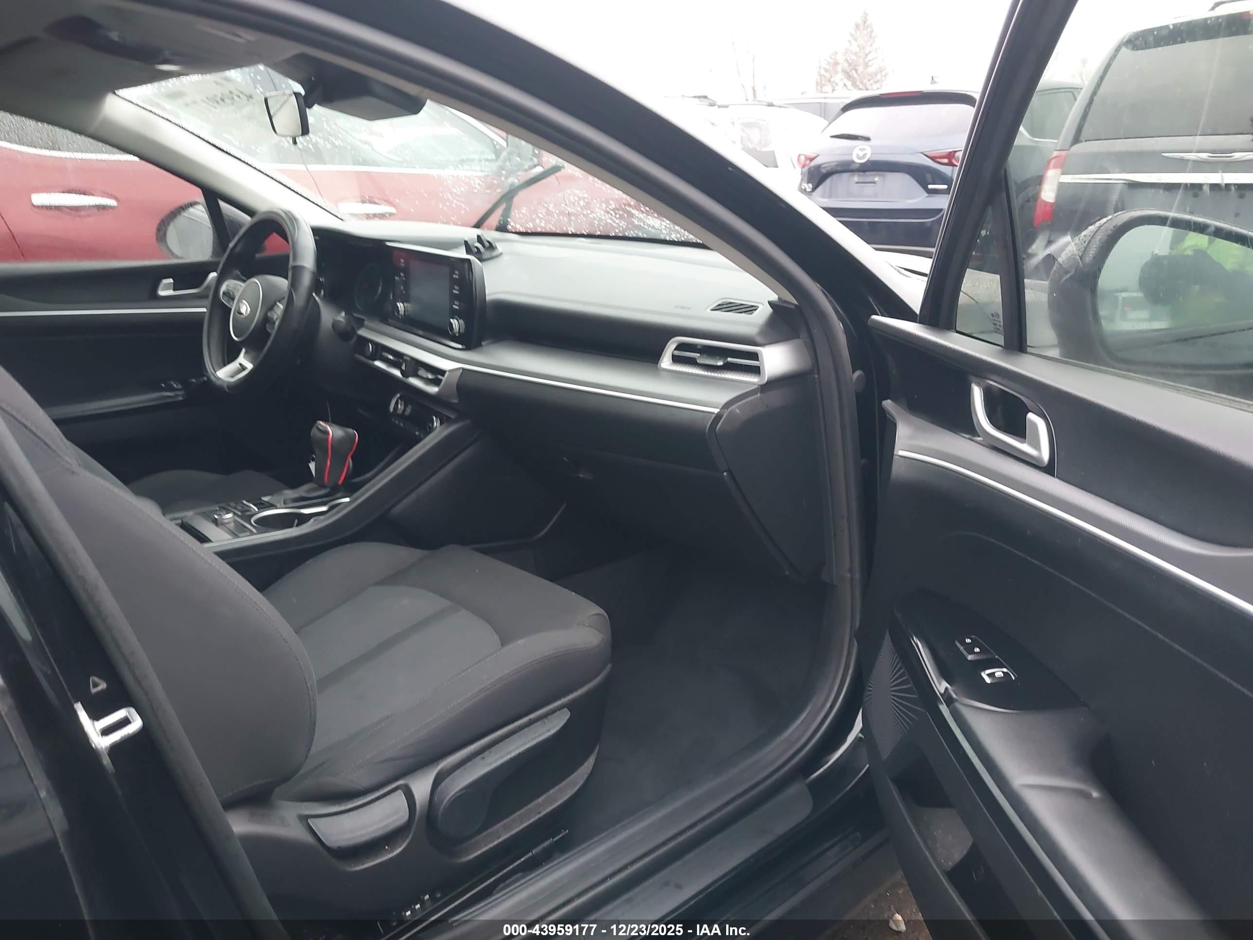 KIA K5 image 5