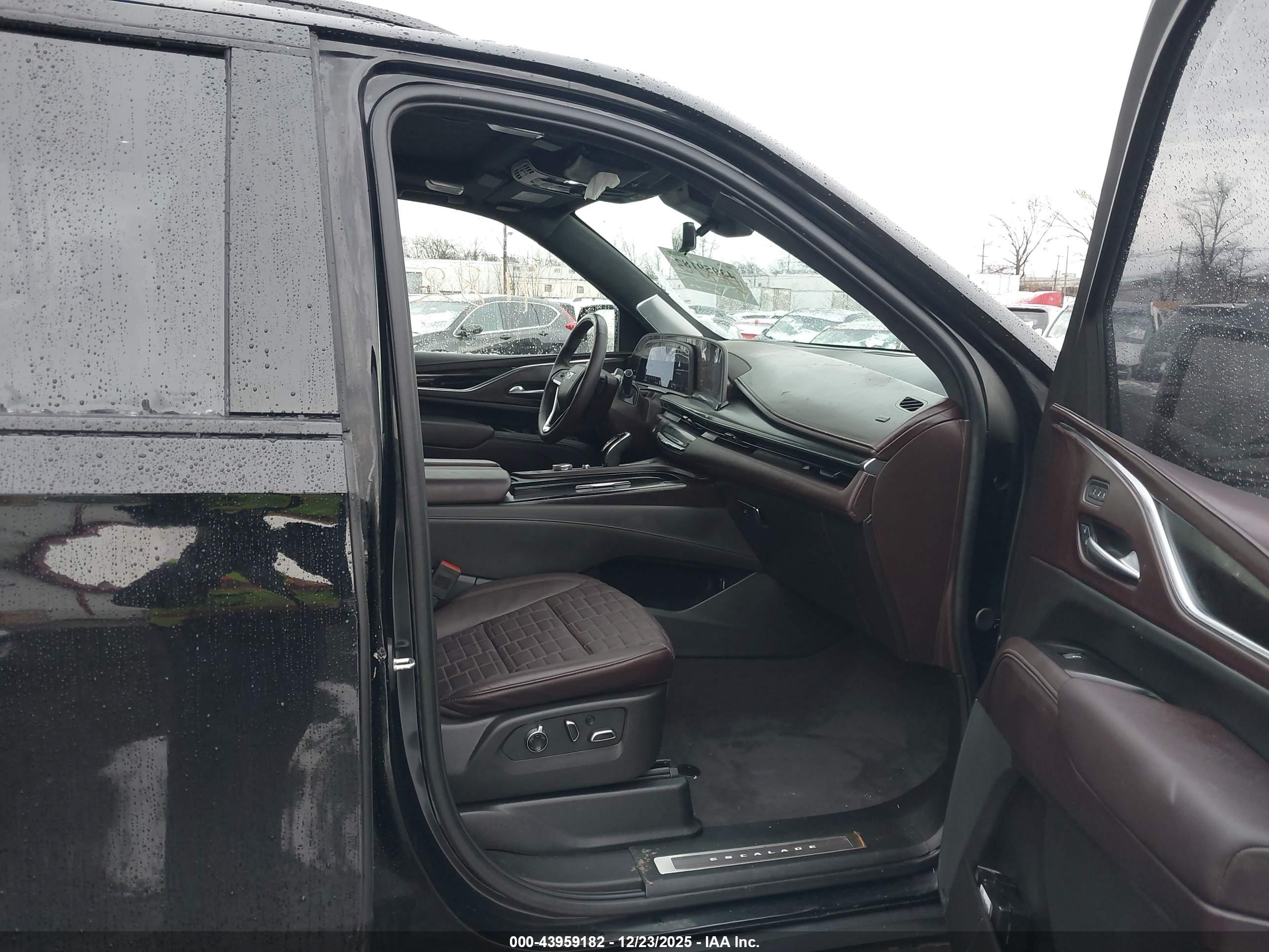 CADILLAC ESCALADE image 5