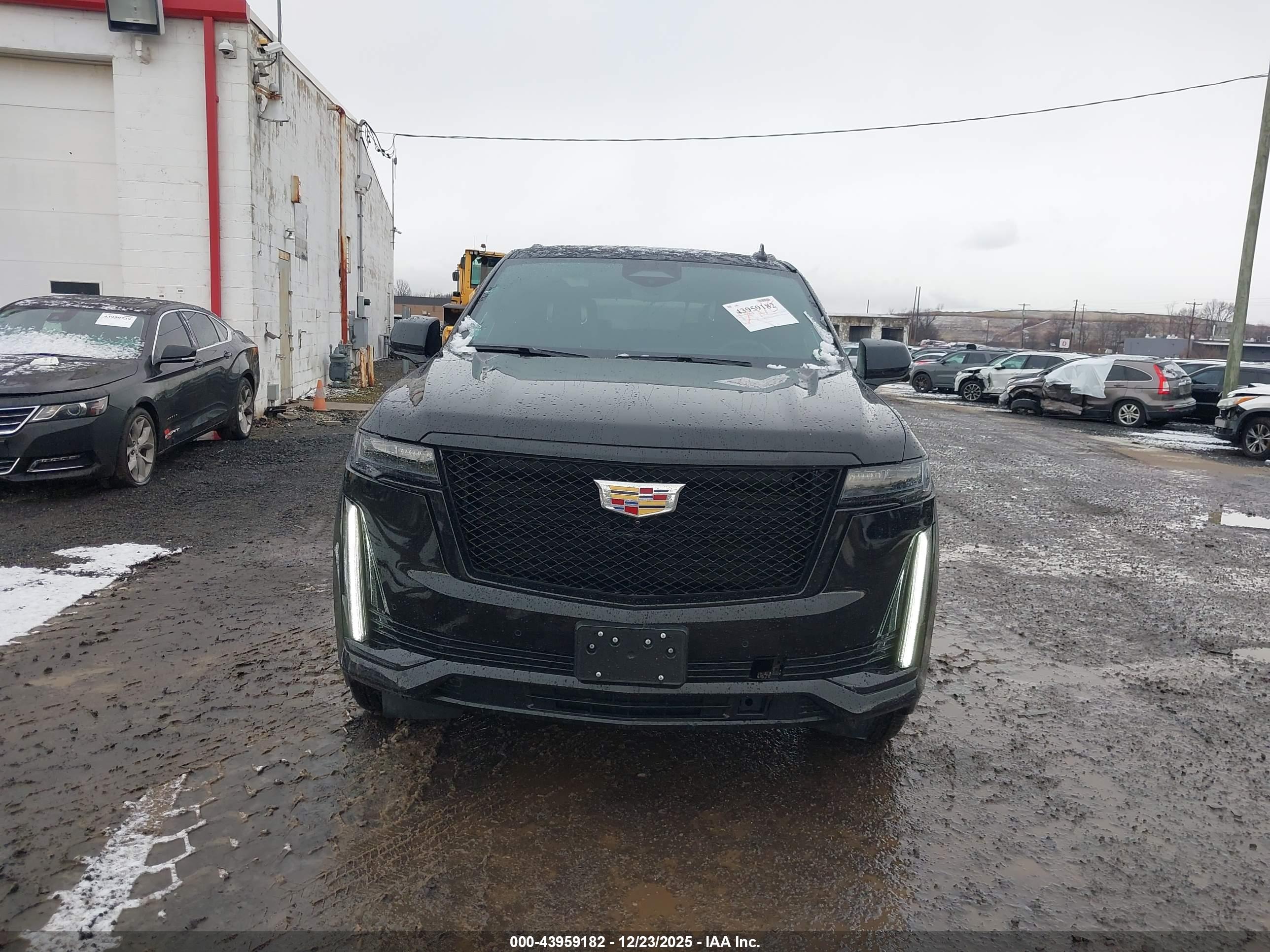 CADILLAC ESCALADE image 6