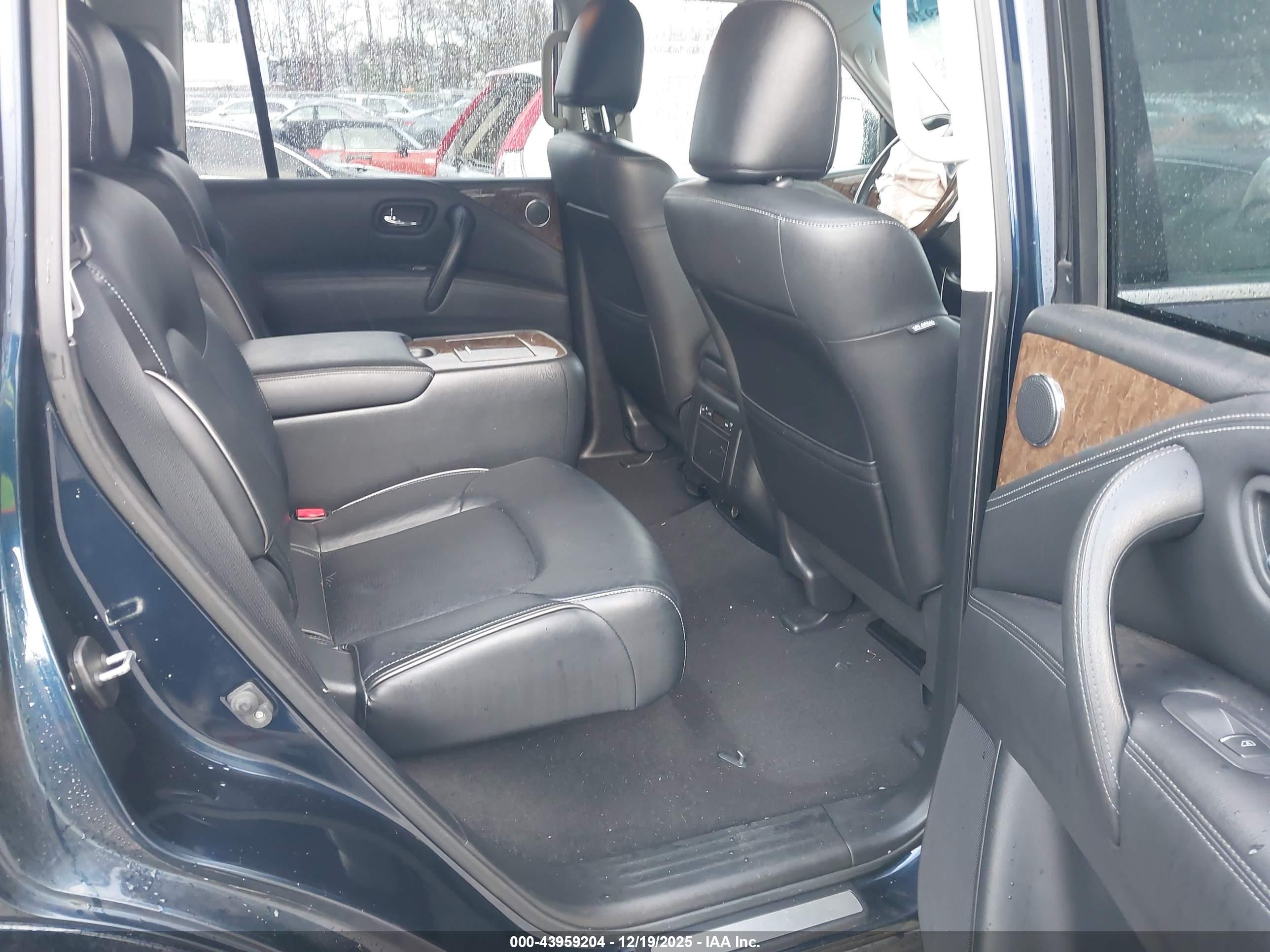 INFINITI QX80 image 8