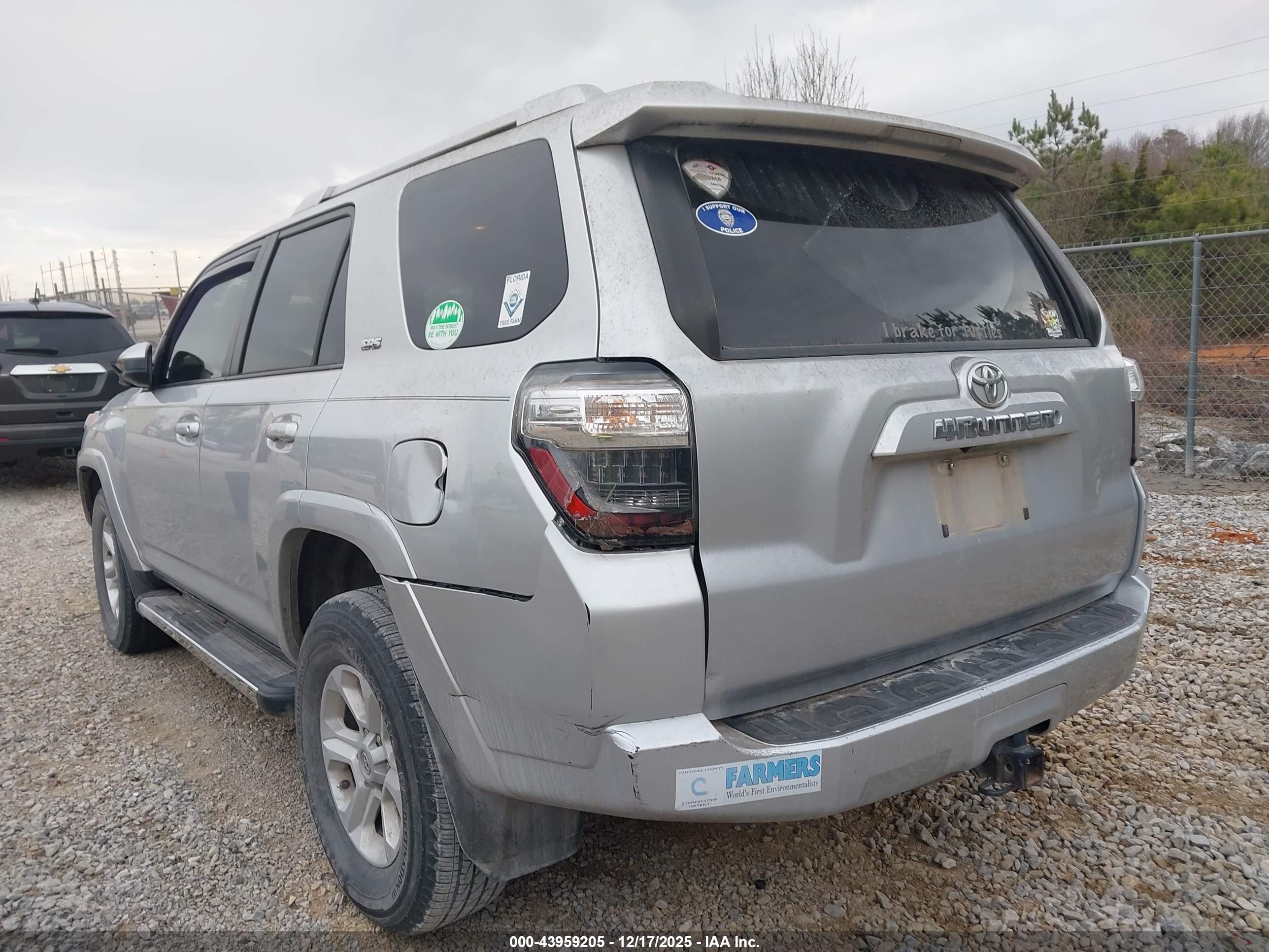 TOYOTA 4RUNNER image 6