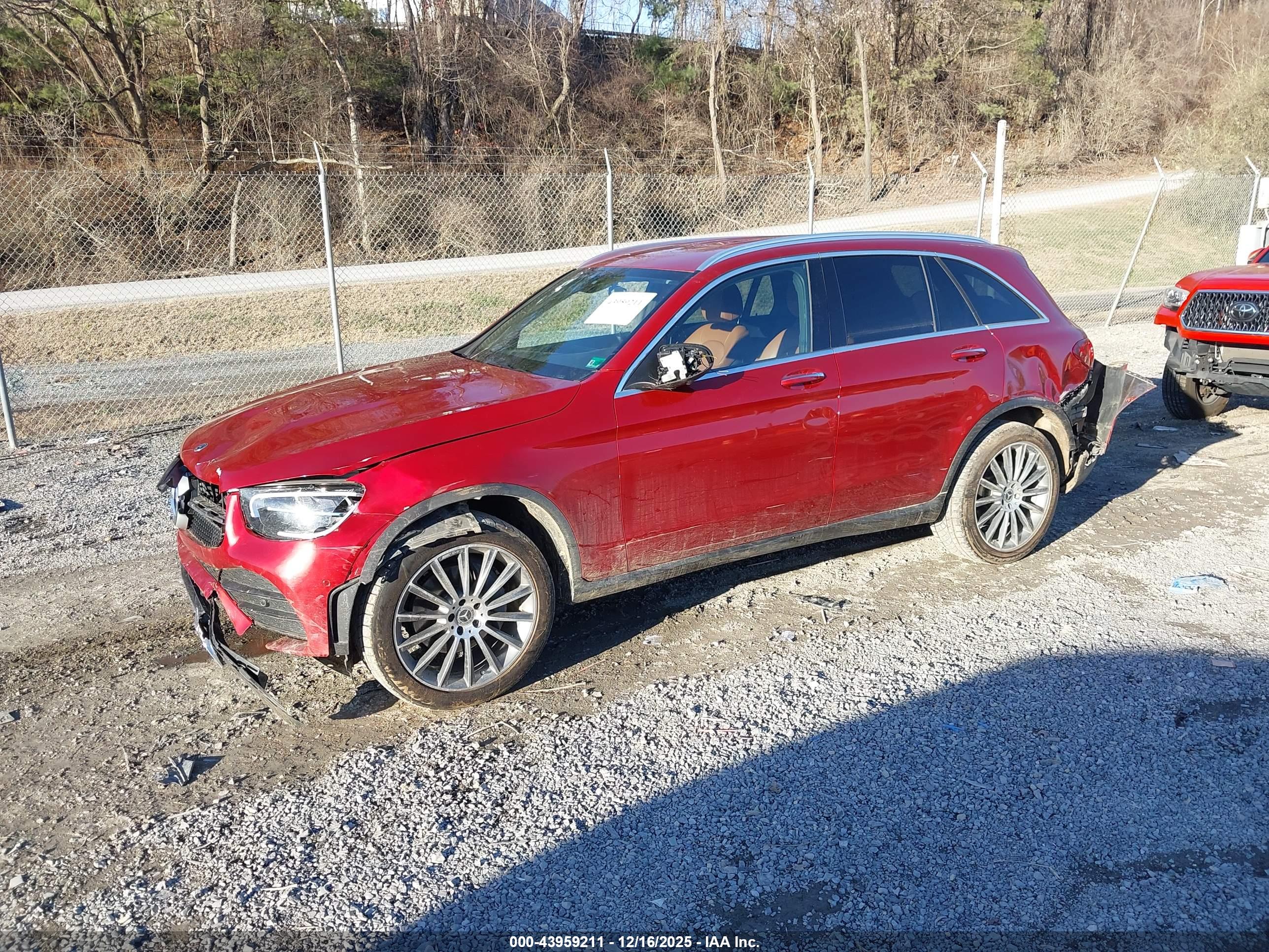 MERCEDES-BENZ GLC image 2