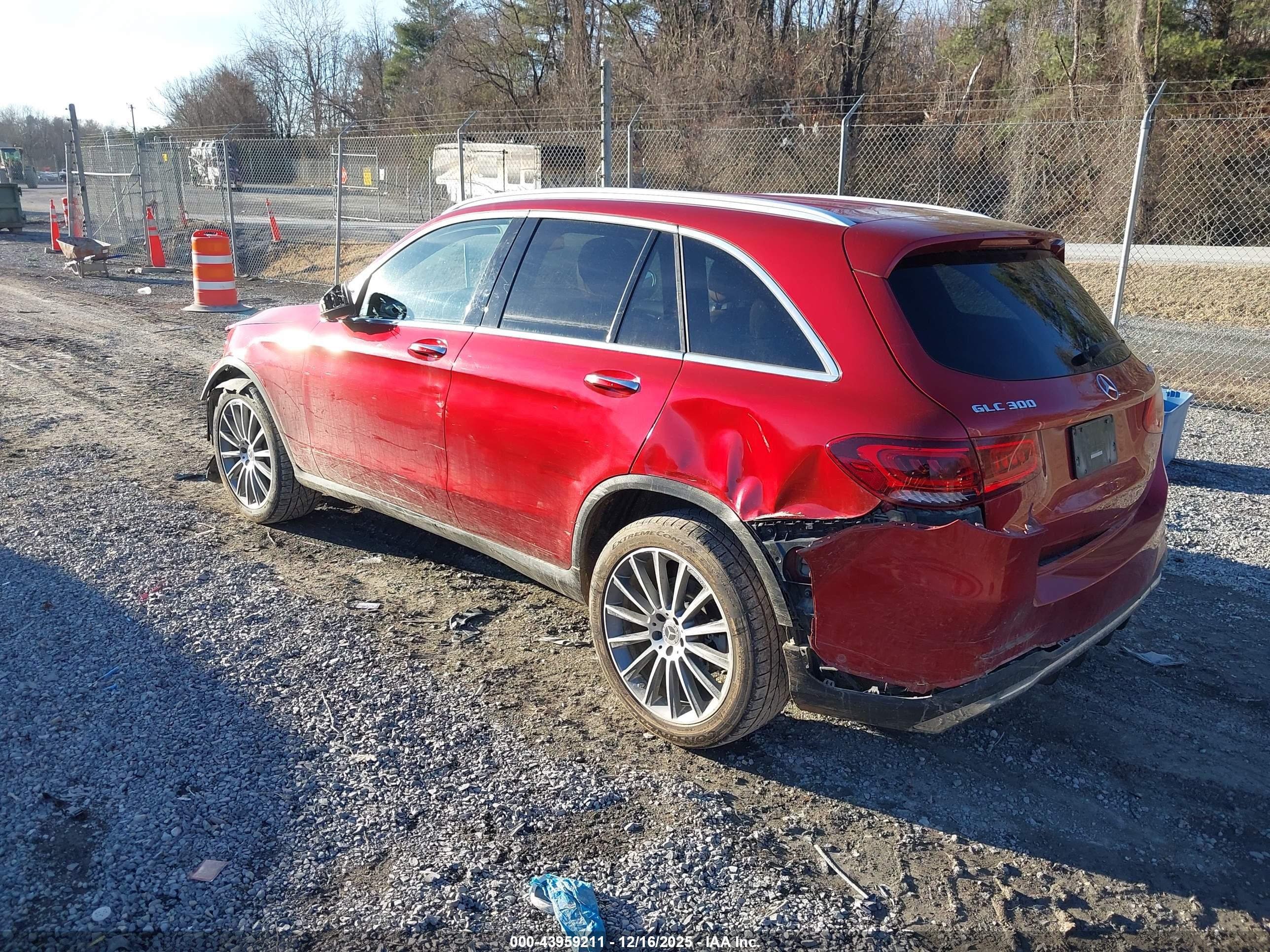 MERCEDES-BENZ GLC image 3