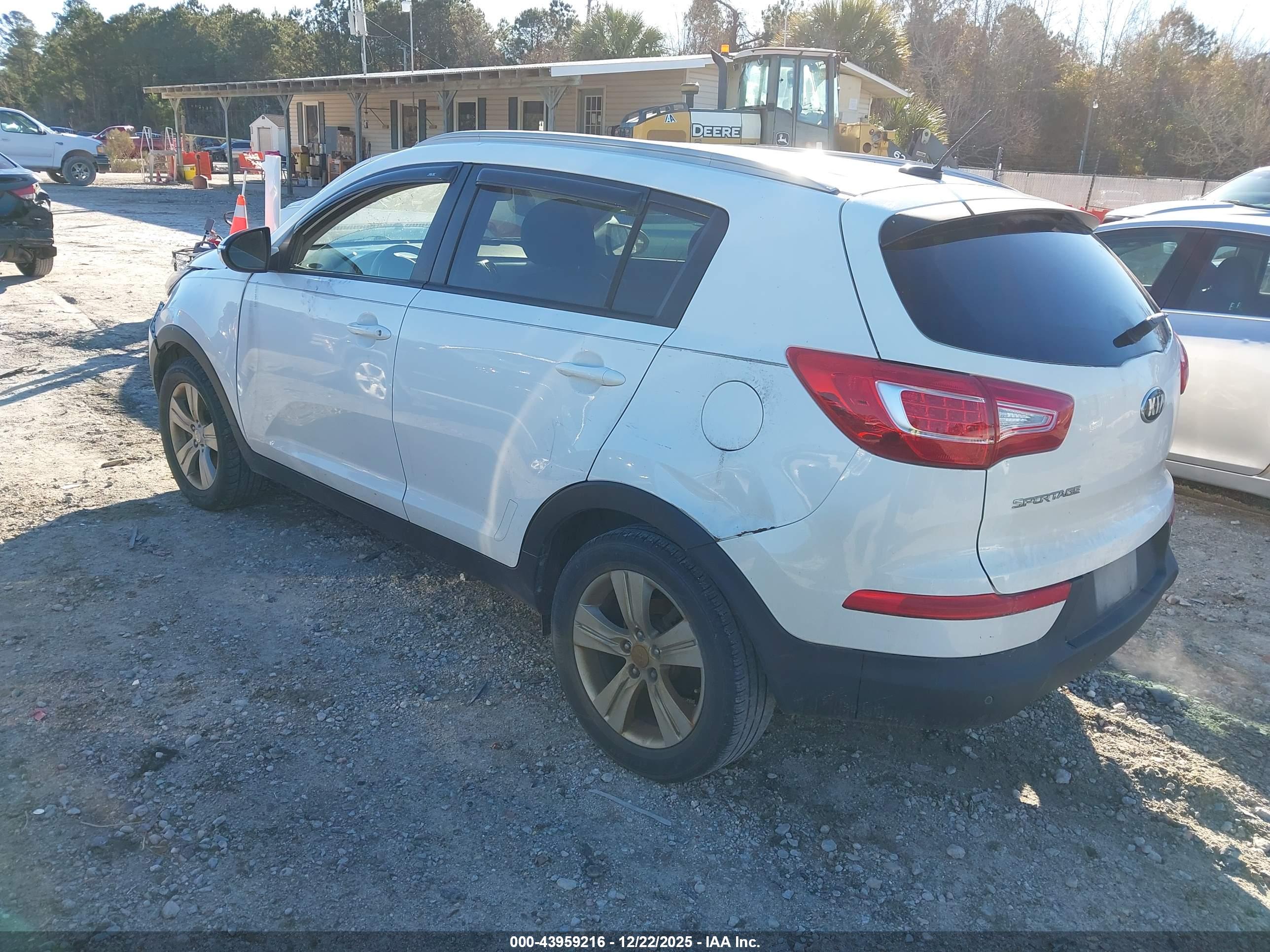 KIA SPORTAGE image 3