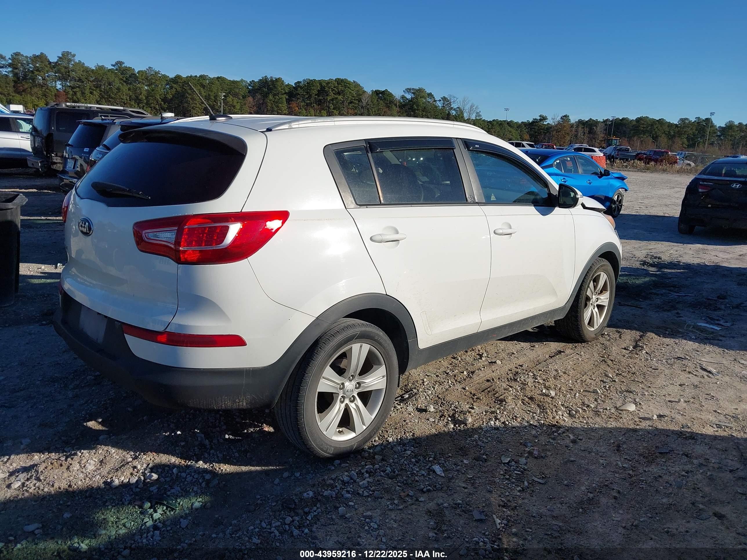 KIA SPORTAGE image 4