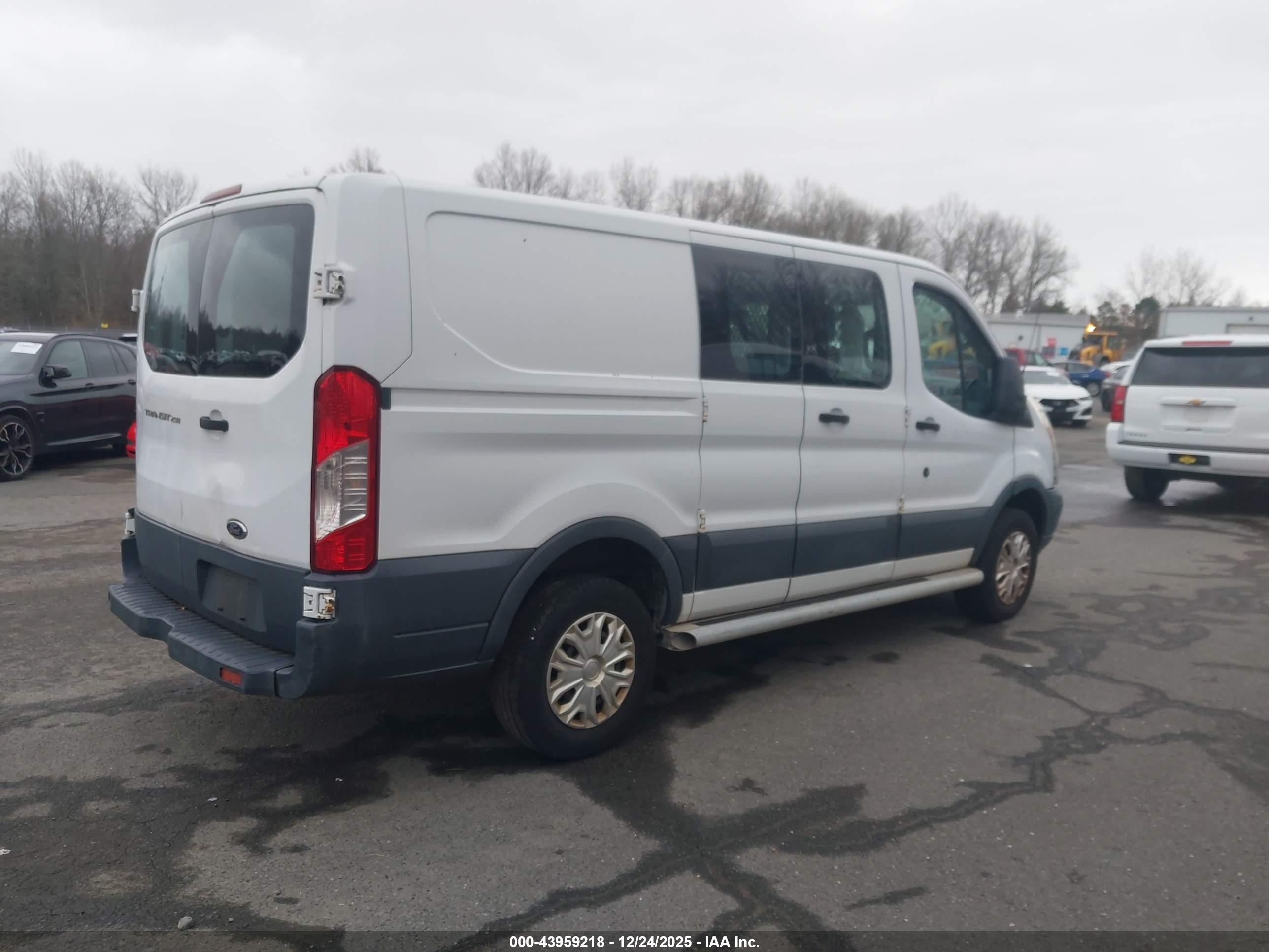 FORD TRANSIT-250 image 4