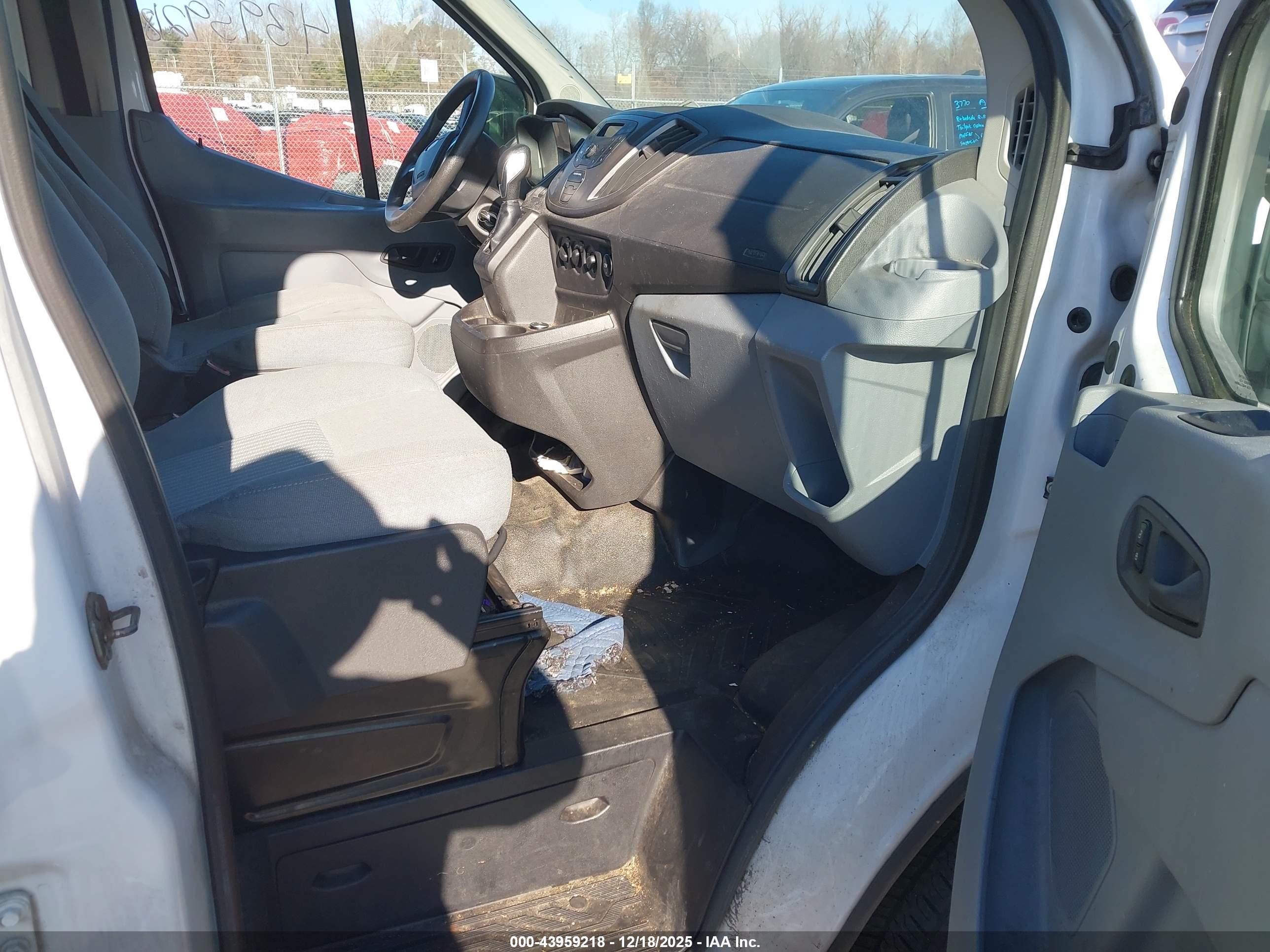 FORD TRANSIT-250 image 5