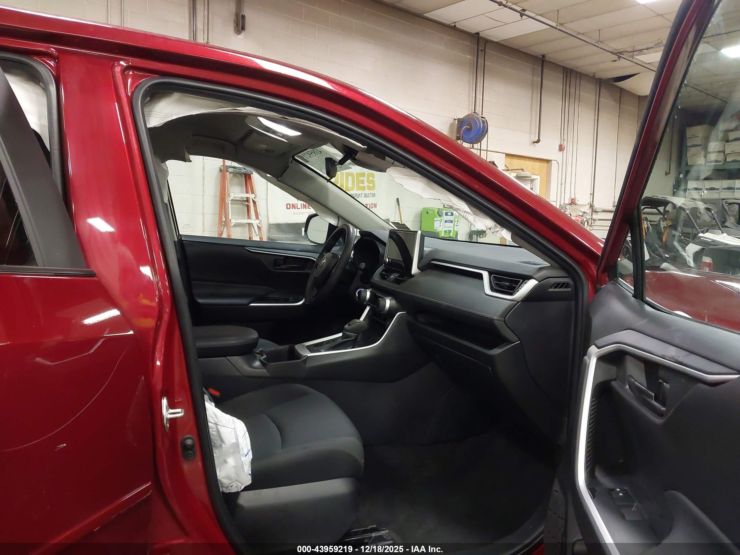 TOYOTA RAV4 image 5