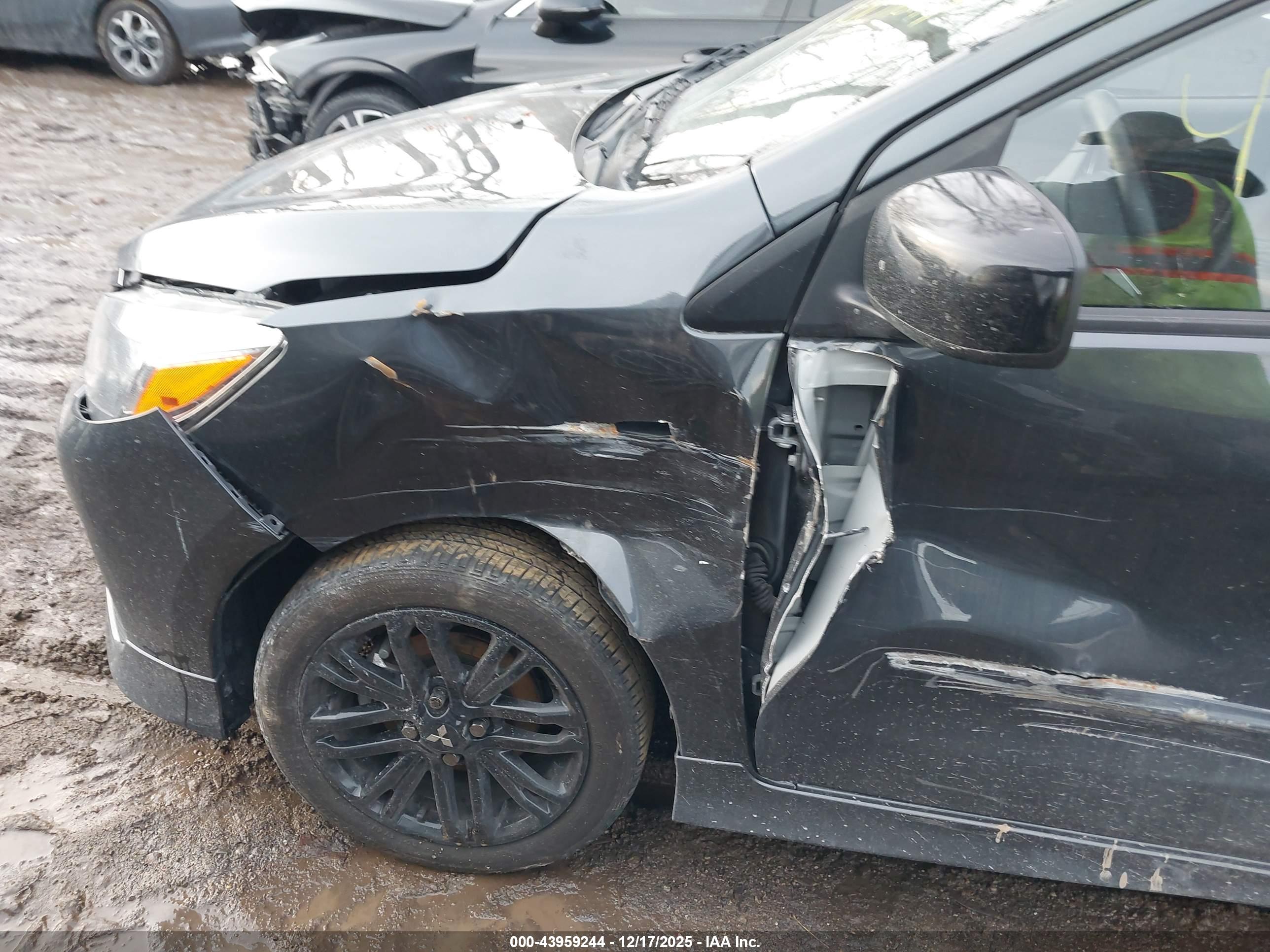 MITSUBISHI MIRAGE image 6