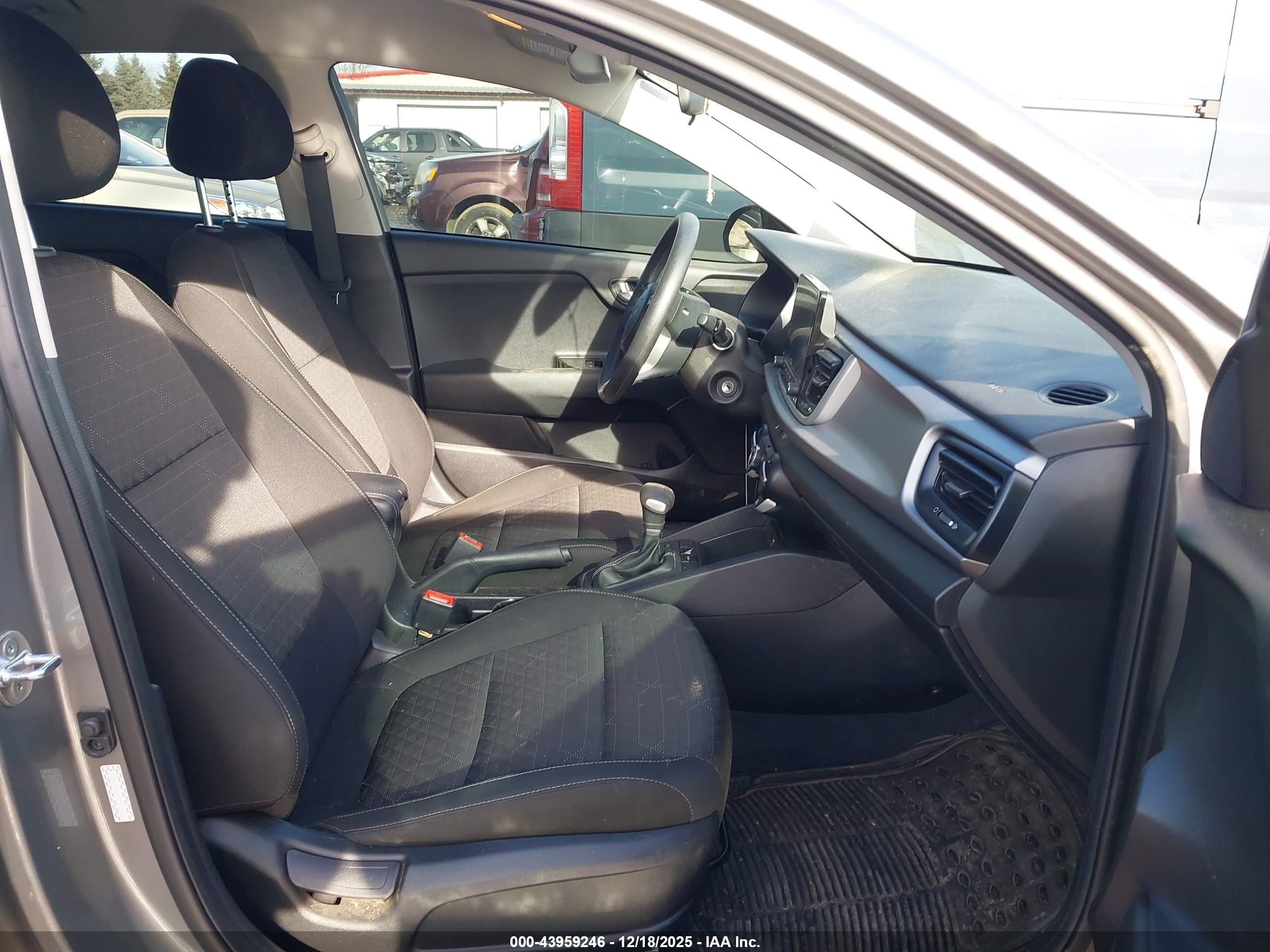 KIA RIO image 5