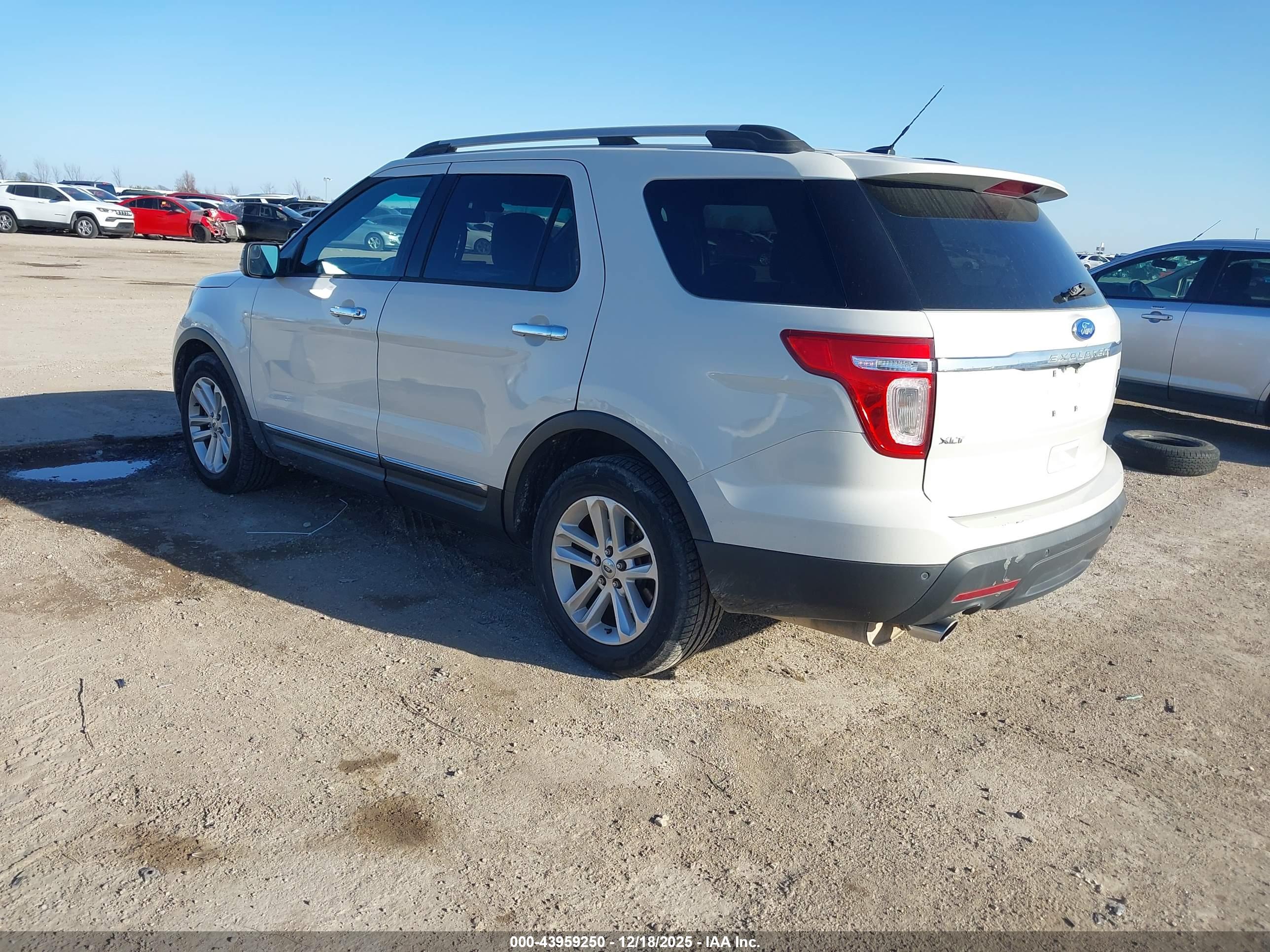FORD EXPLORER image 3
