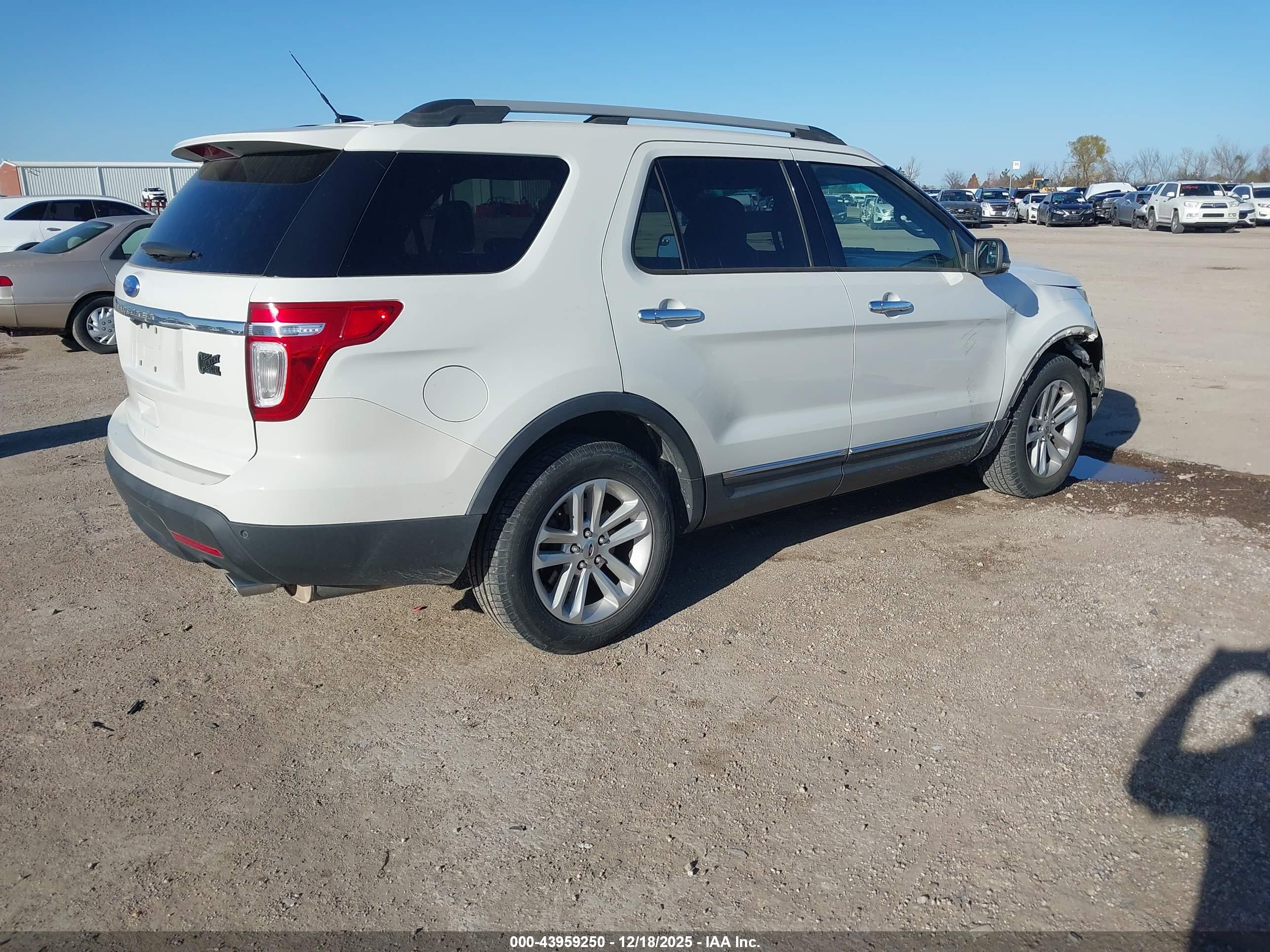 FORD EXPLORER image 4