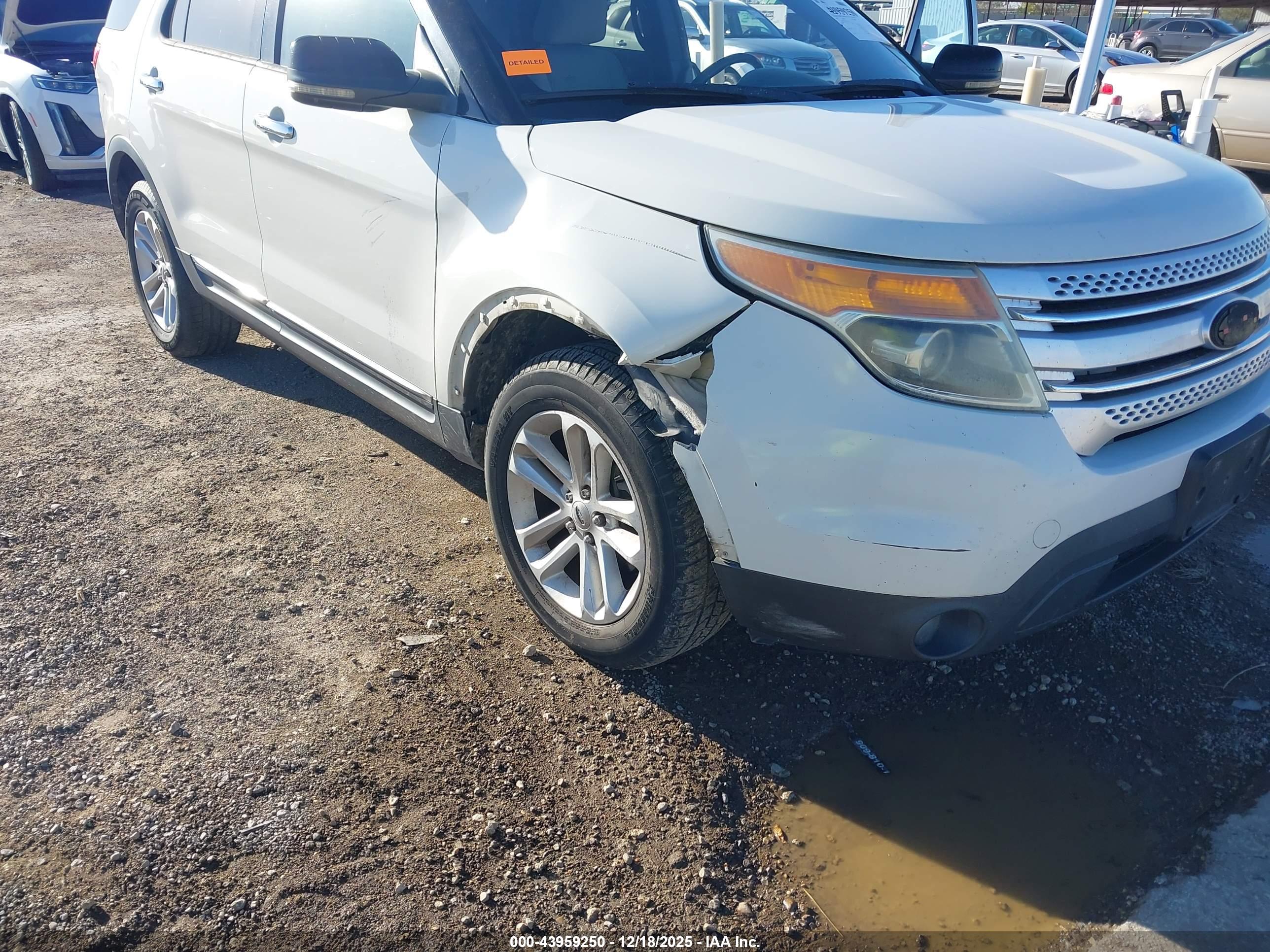 FORD EXPLORER image 6