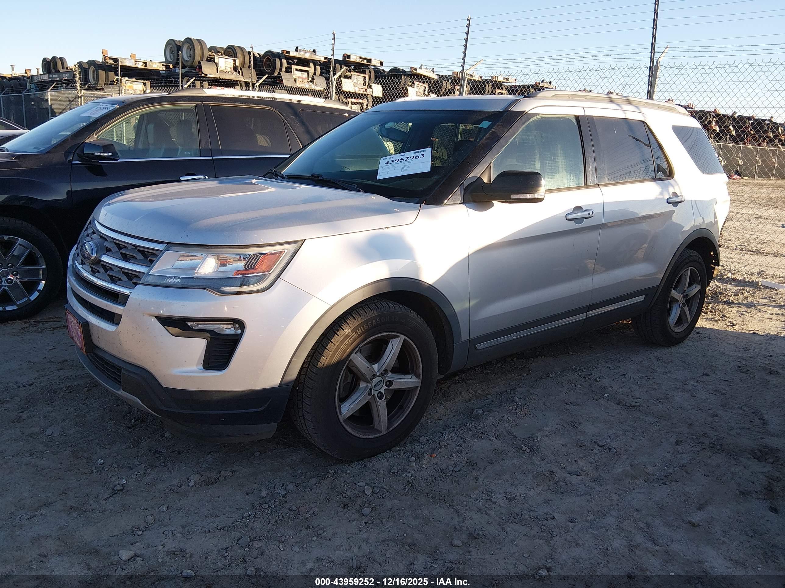 FORD EXPLORER image 2