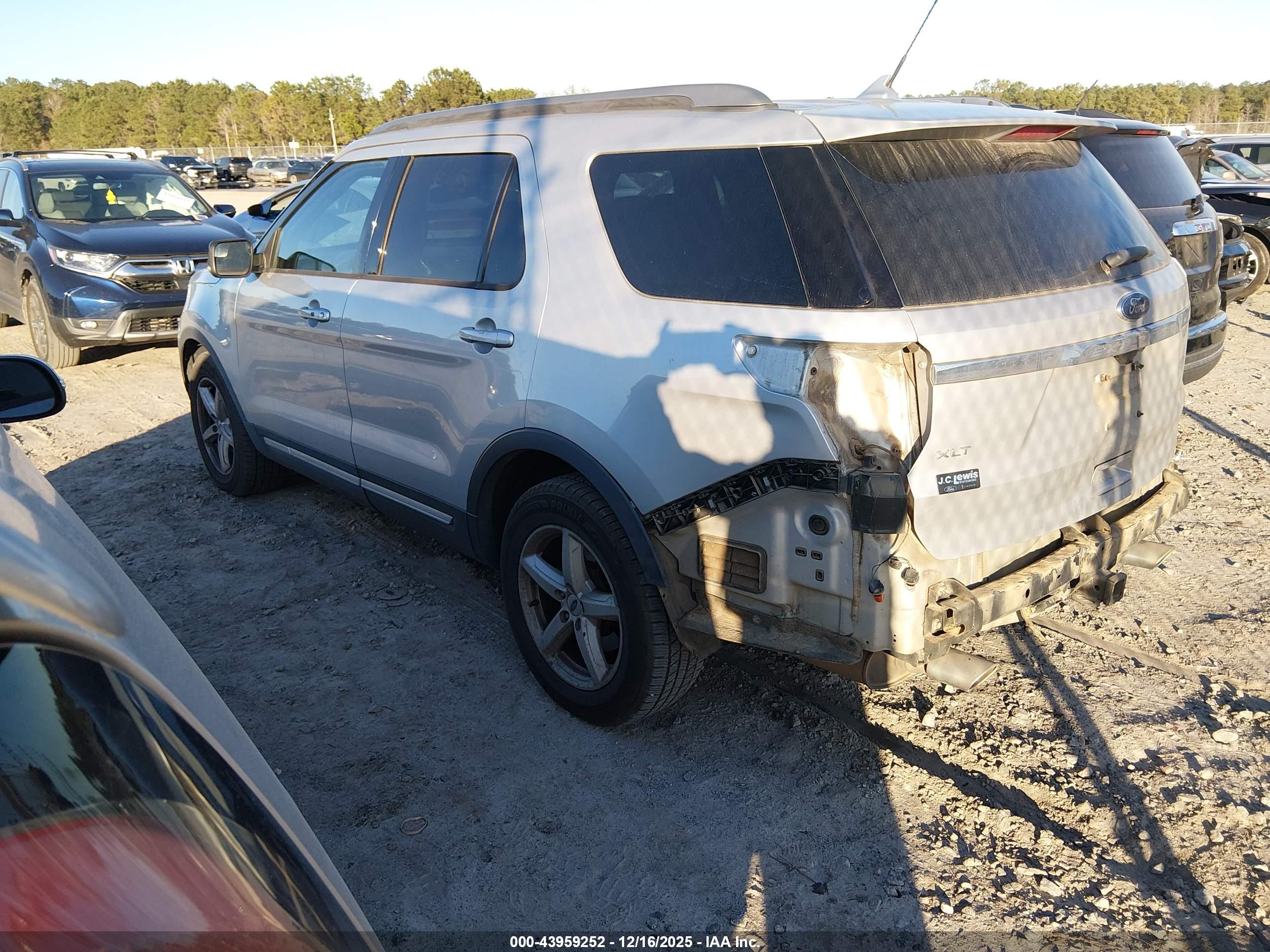 FORD EXPLORER image 3