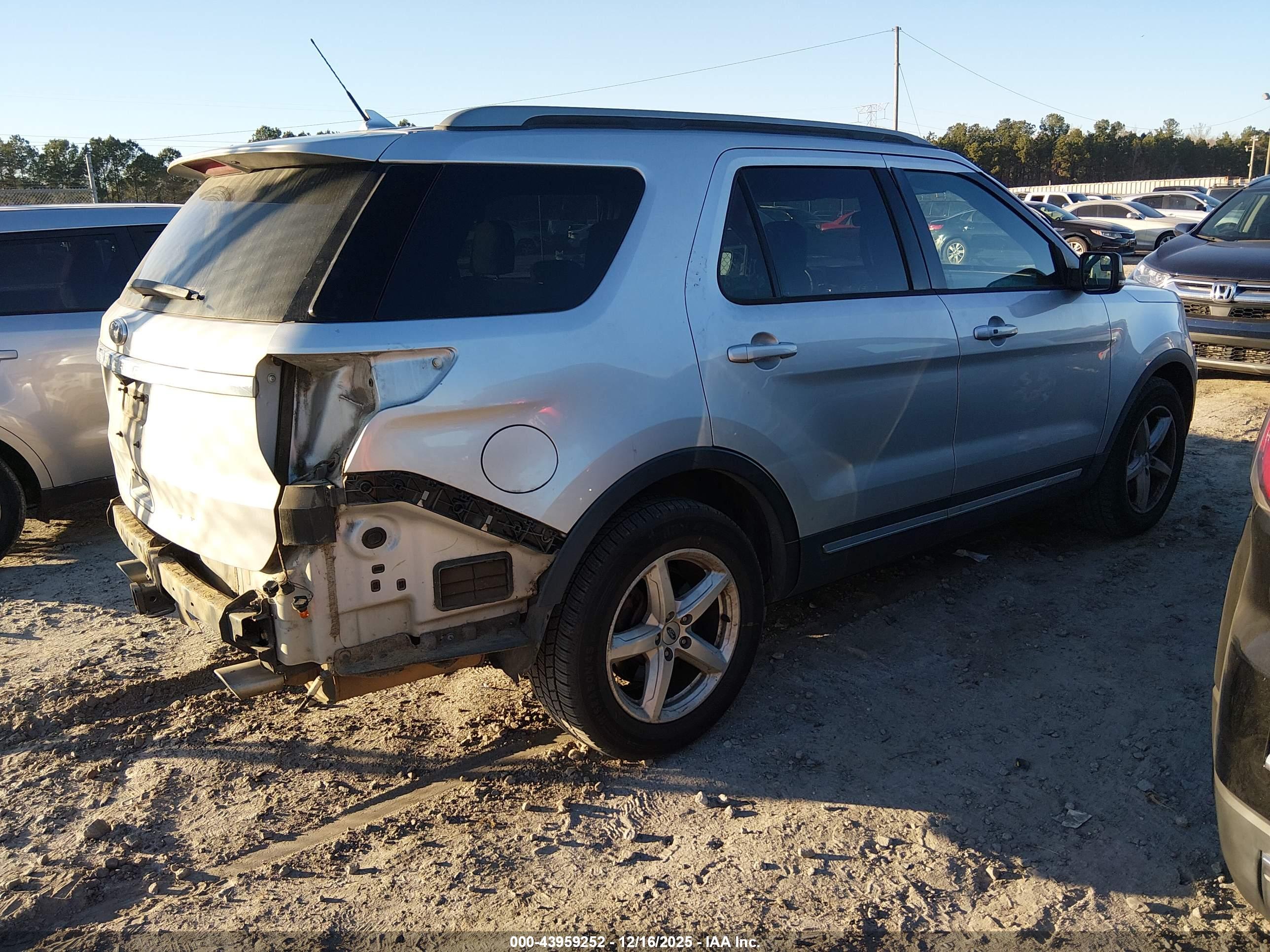 FORD EXPLORER image 4
