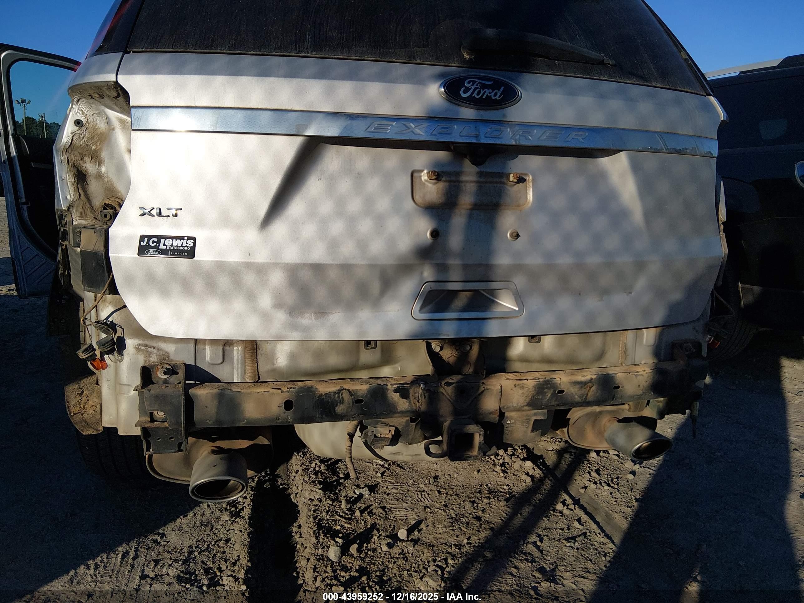 FORD EXPLORER image 6