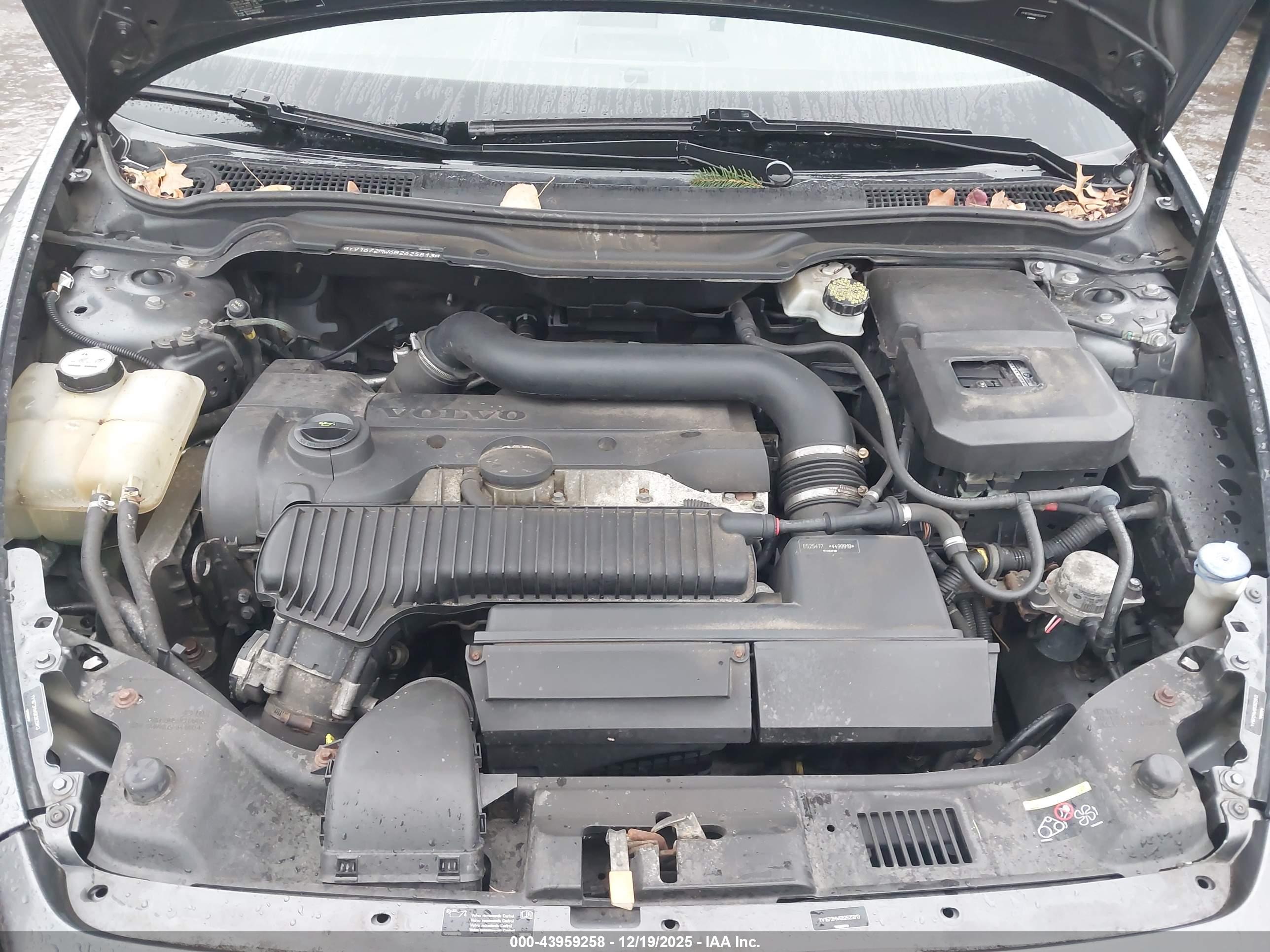 VOLVO V50 image 10