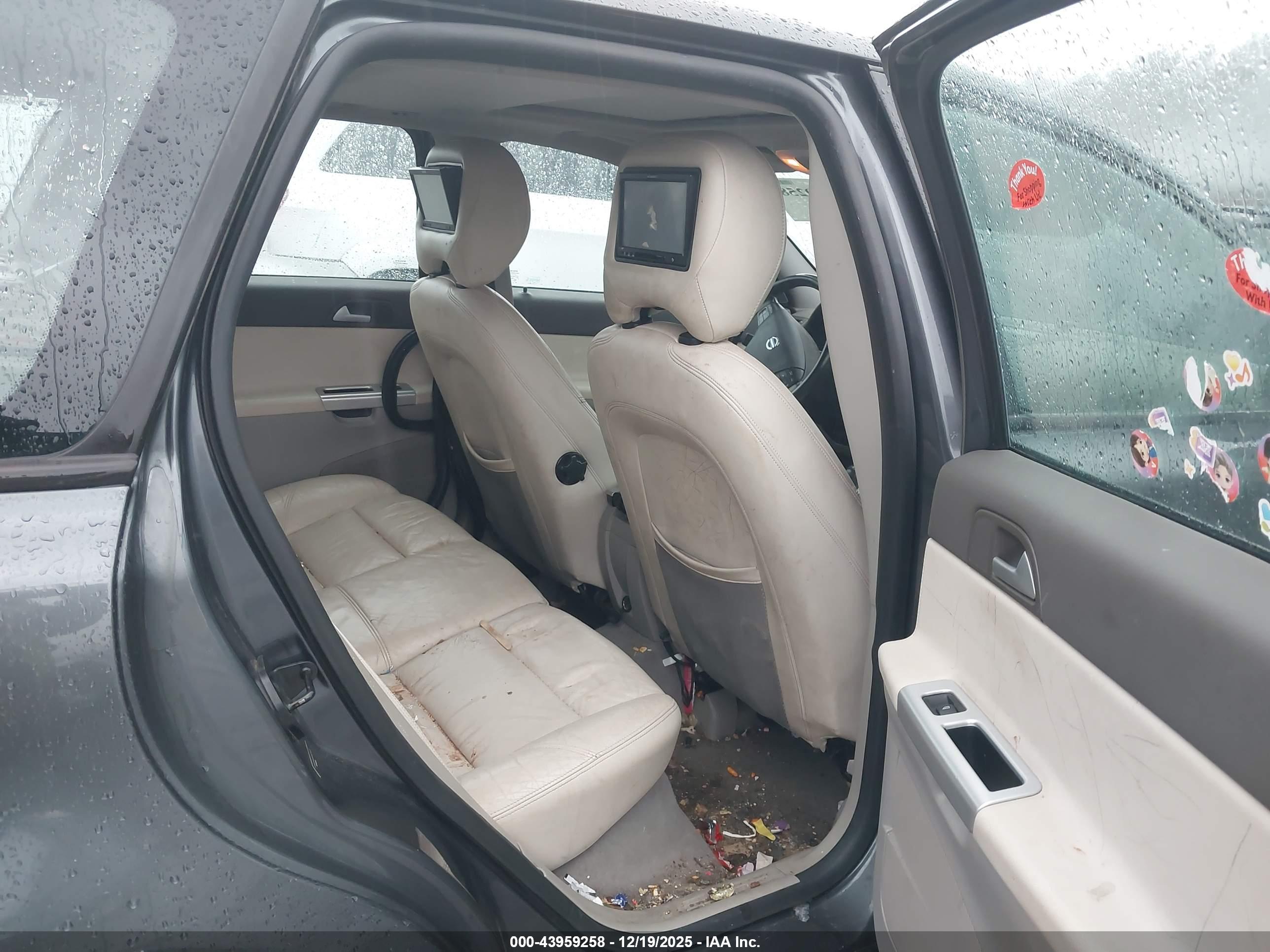 VOLVO V50 image 8