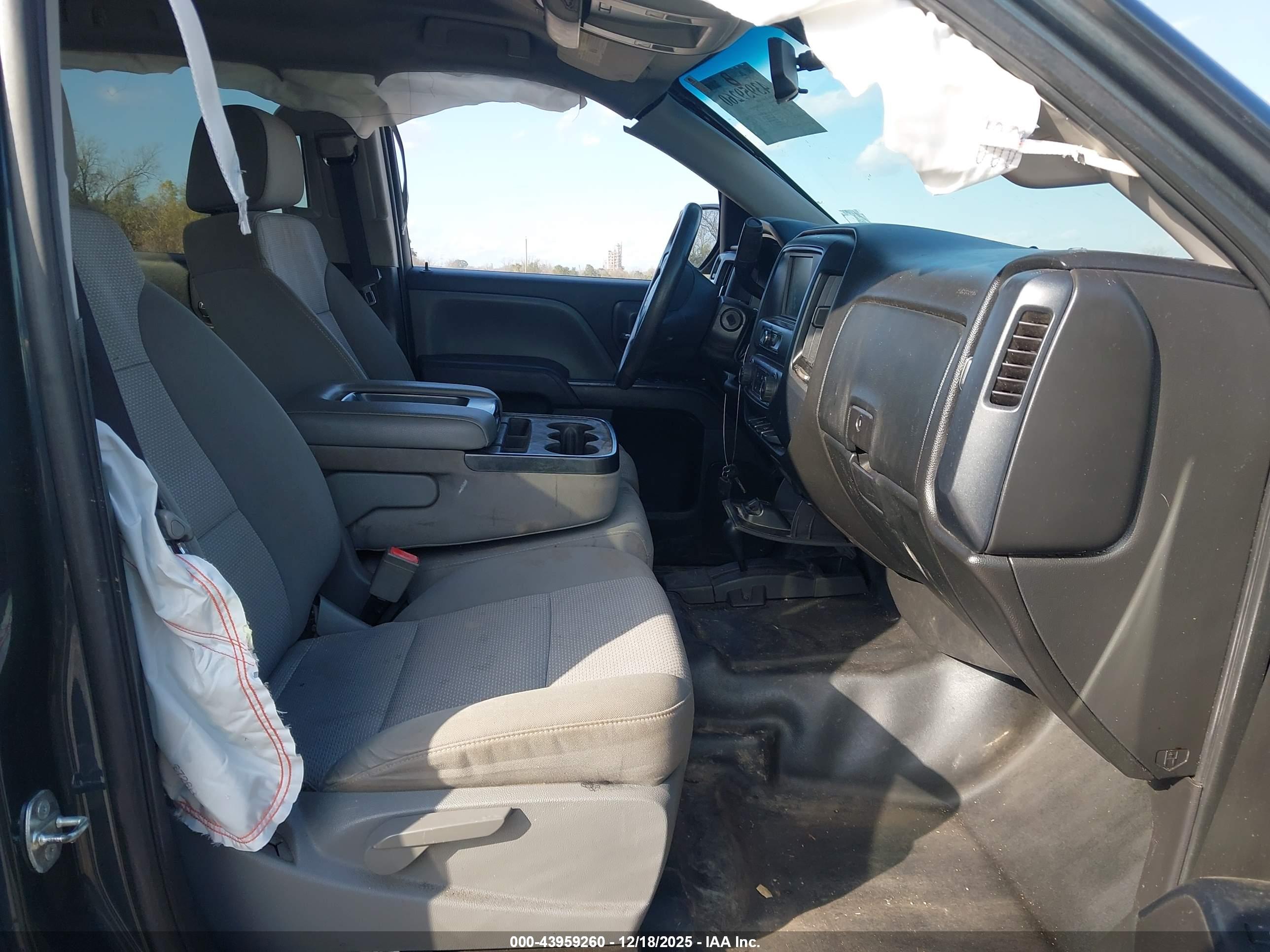 CHEVROLET SILVERADO image 5