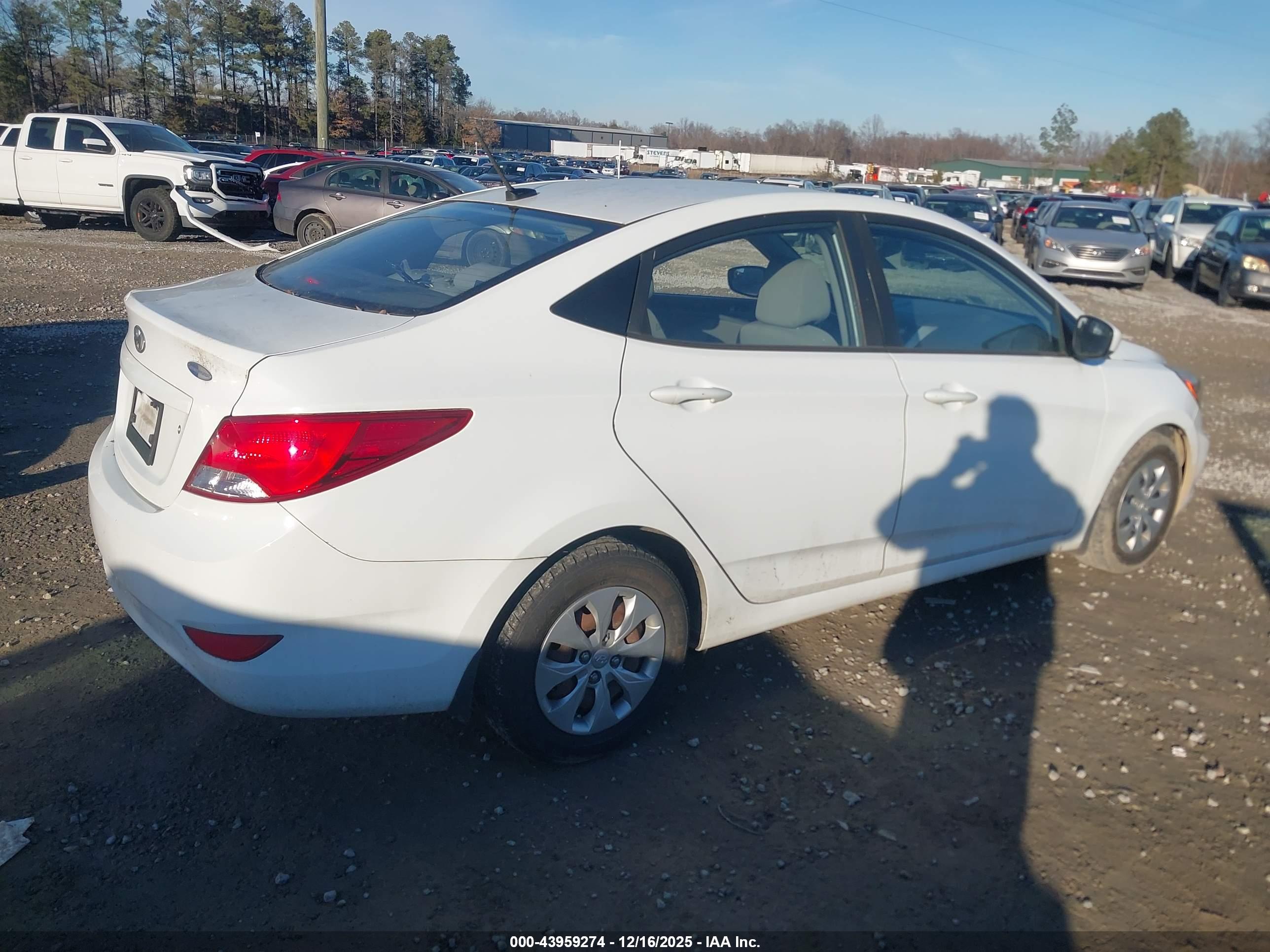 HYUNDAI ACCENT image 4