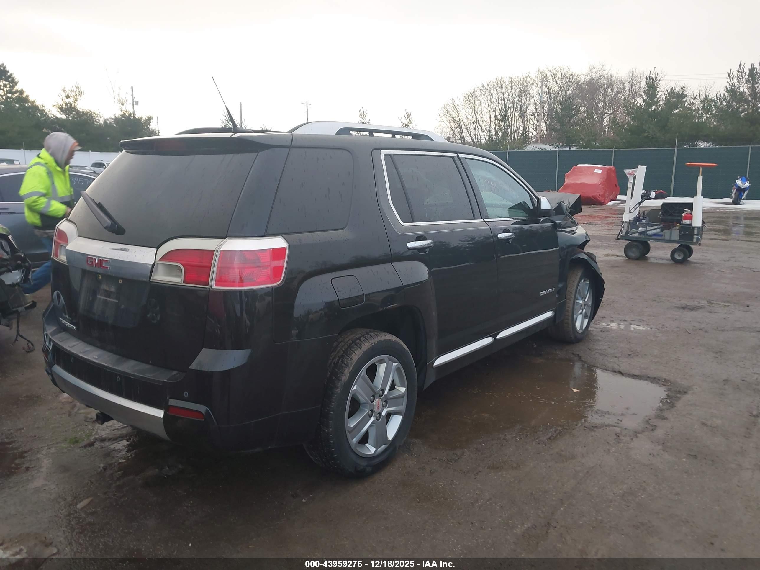 GMC TERRAIN image 4