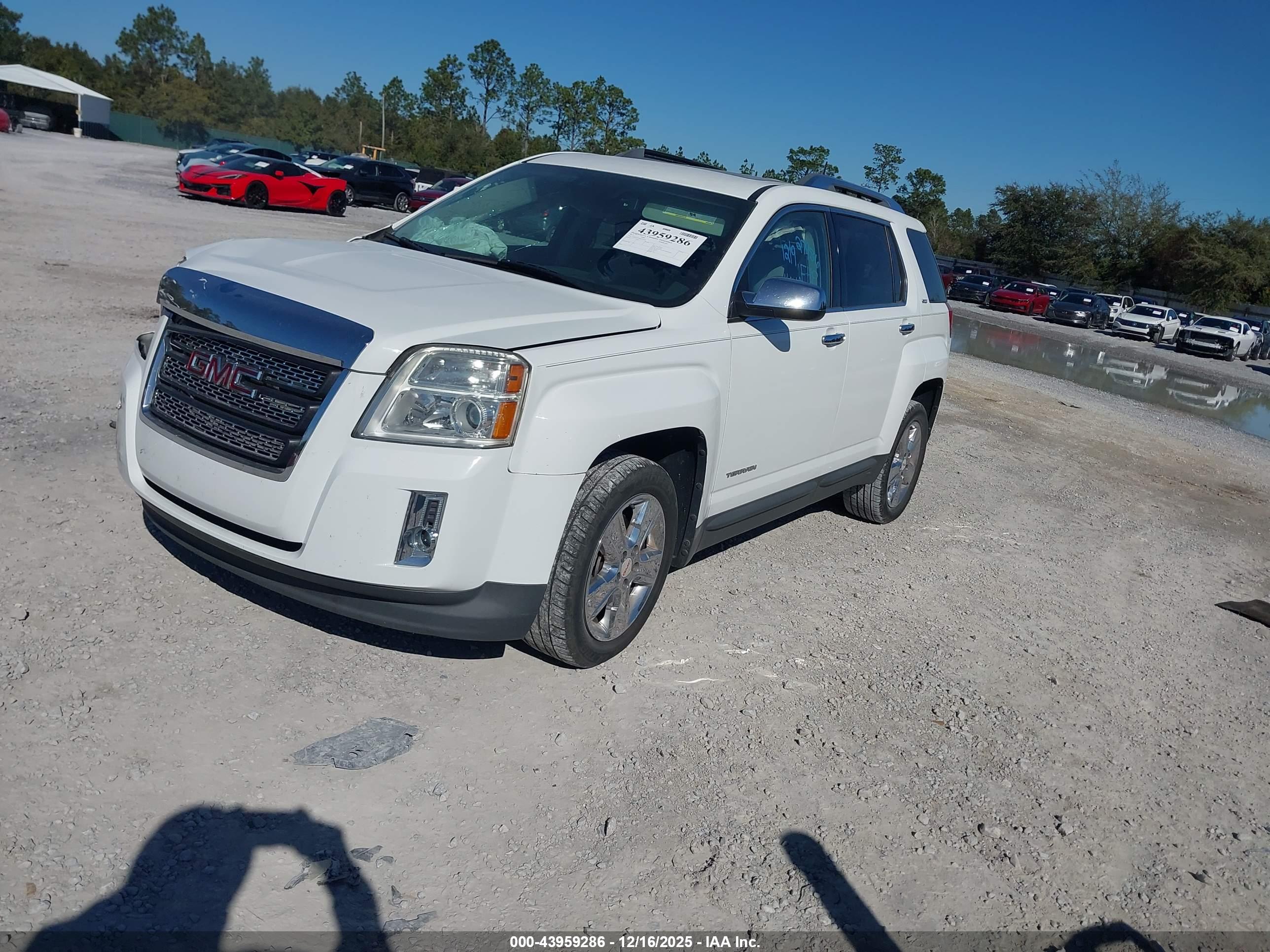 GMC TERRAIN image 2