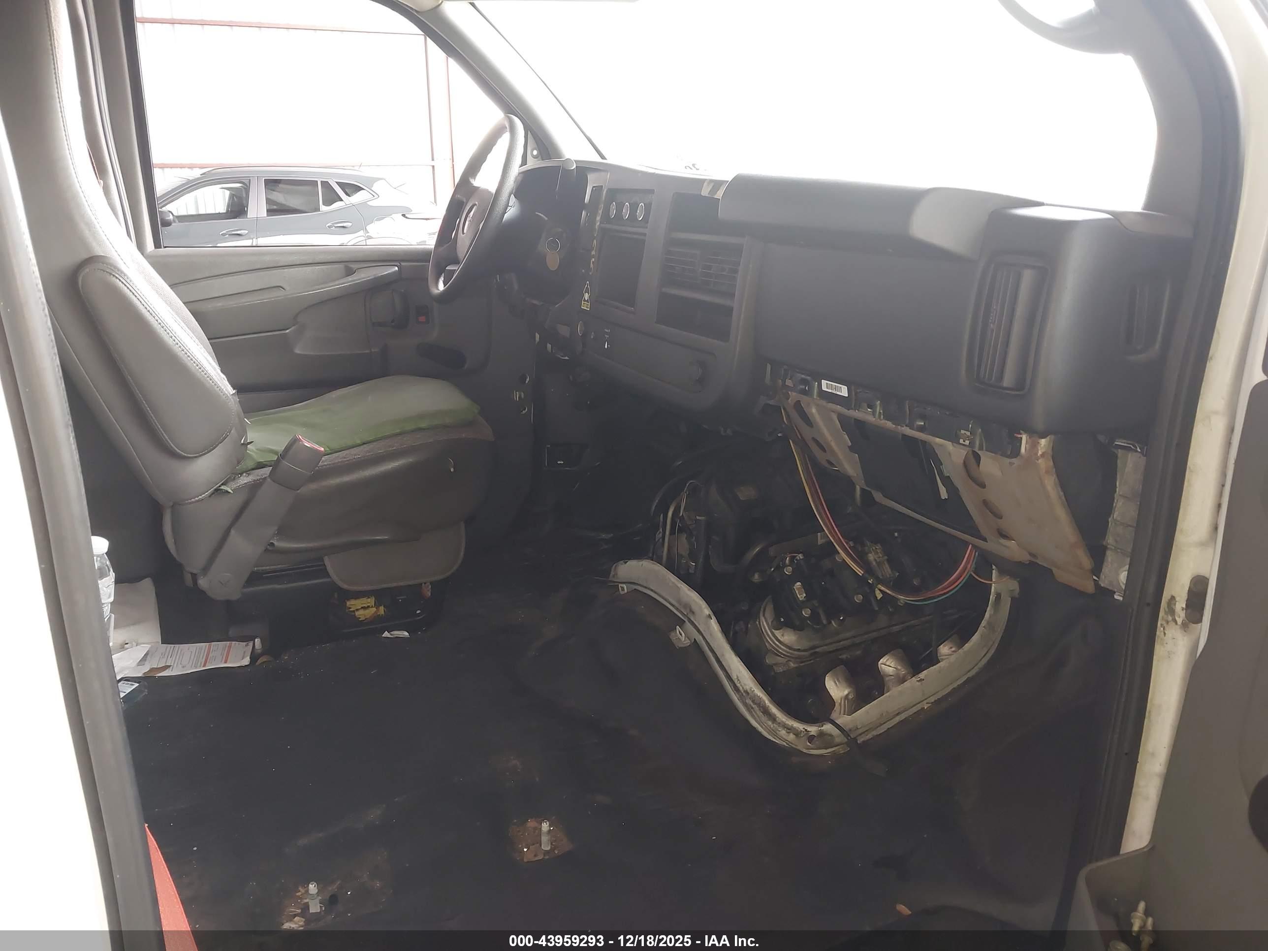 GMC SAVANA image 5