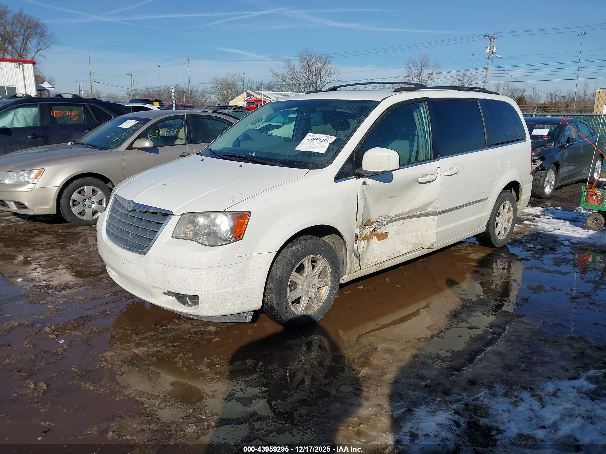 CHRYSLER TOWN image 2