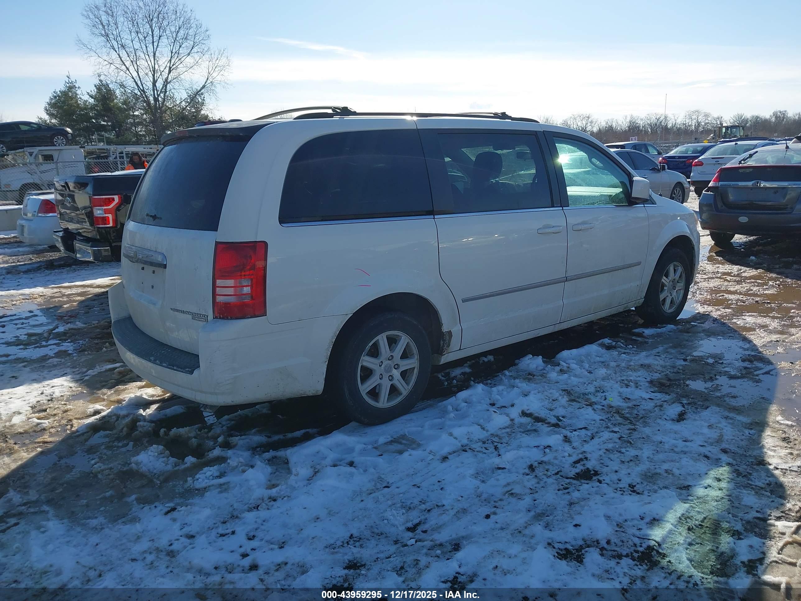 CHRYSLER TOWN image 4