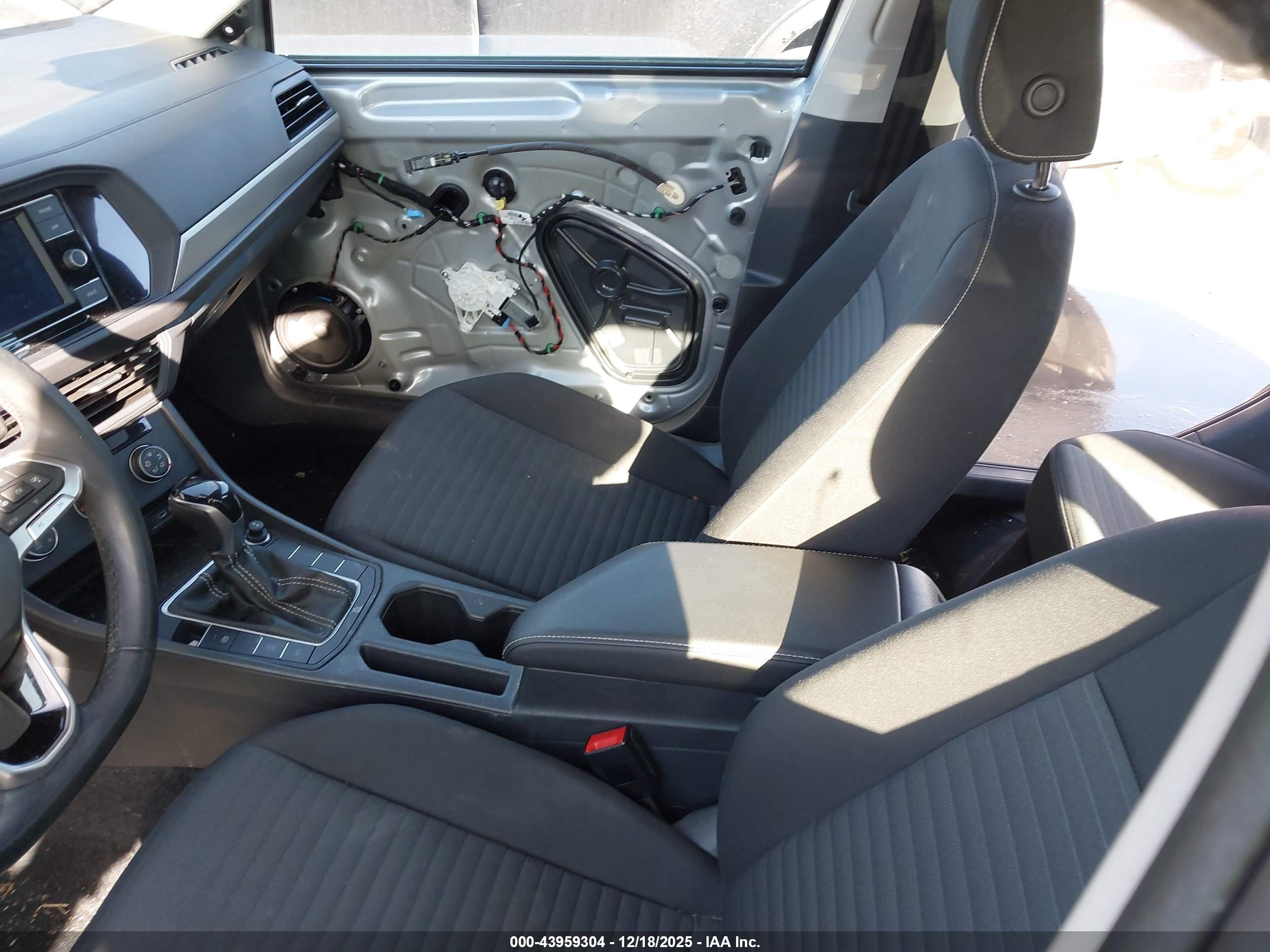 VOLKSWAGEN JETTA image 5