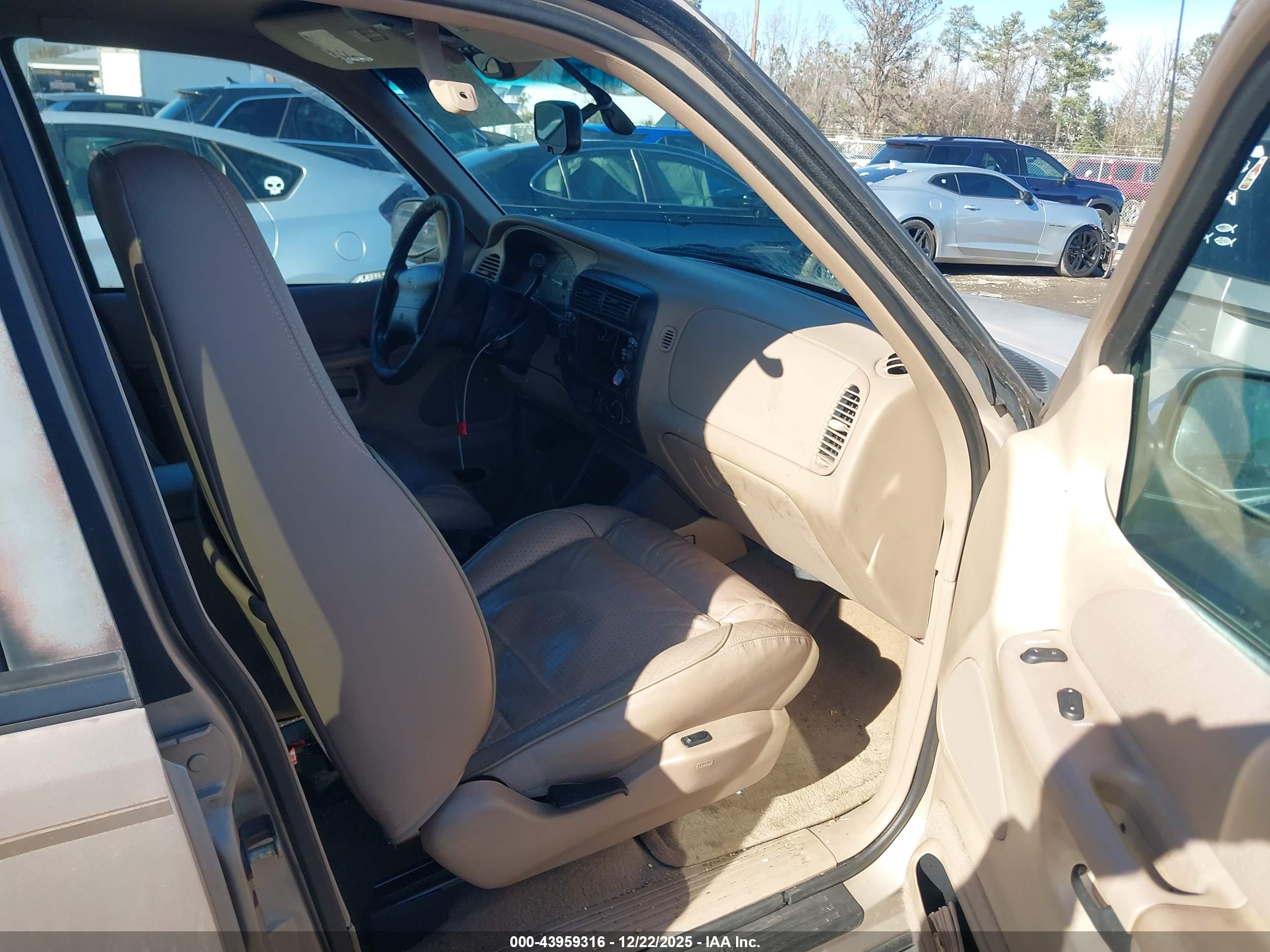FORD EXPLORER image 5