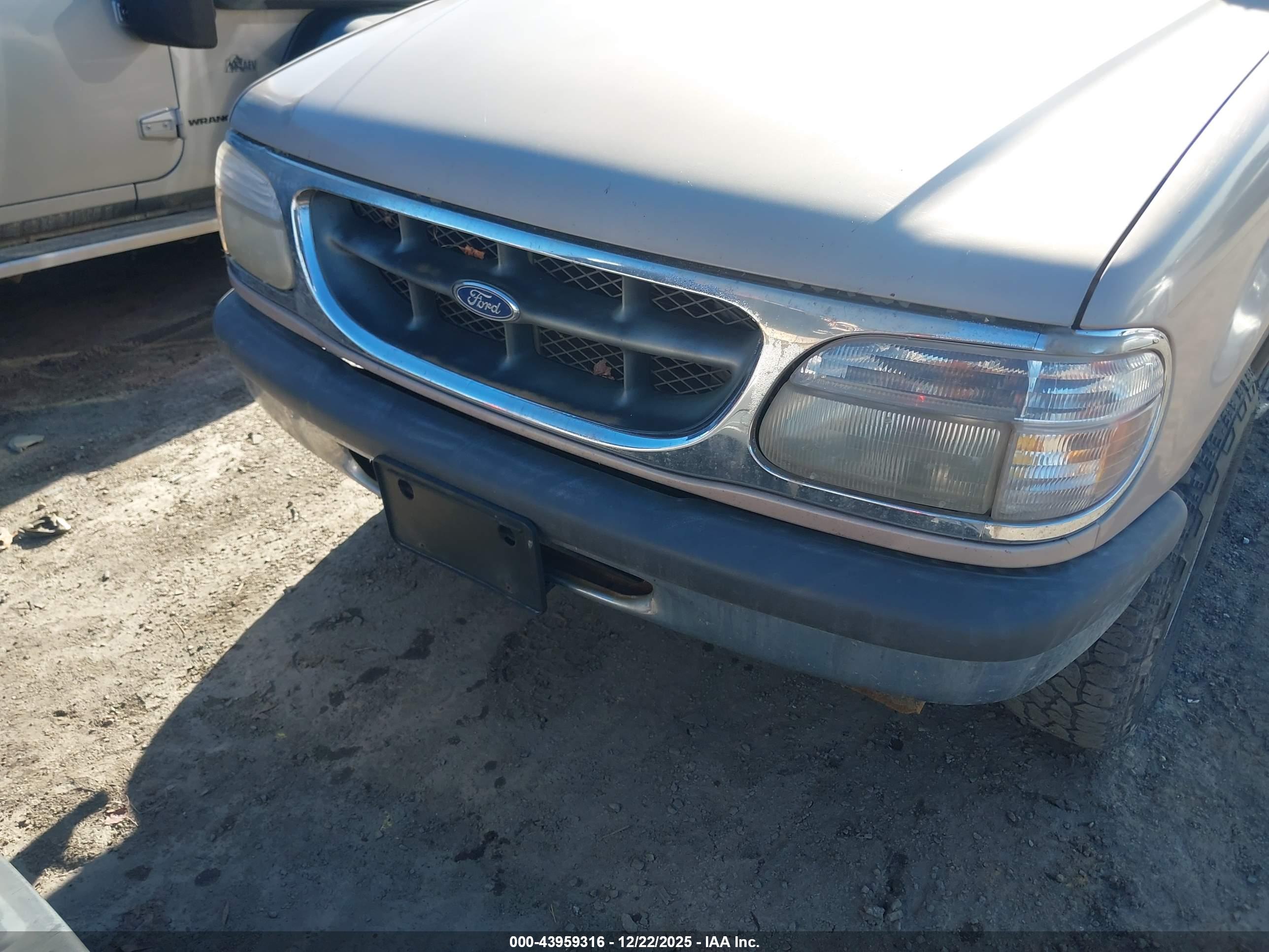 FORD EXPLORER image 6