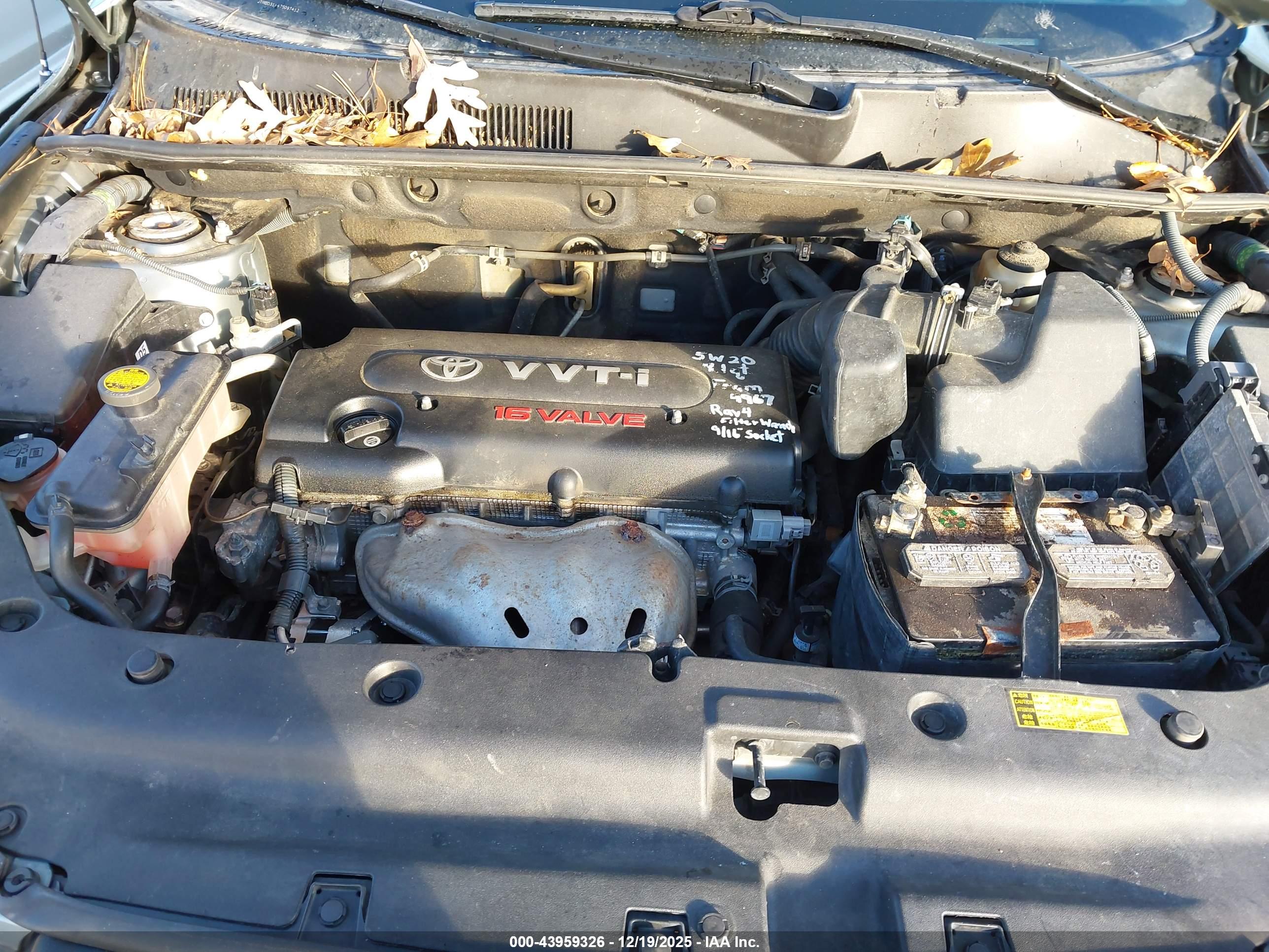 TOYOTA RAV4 image 10