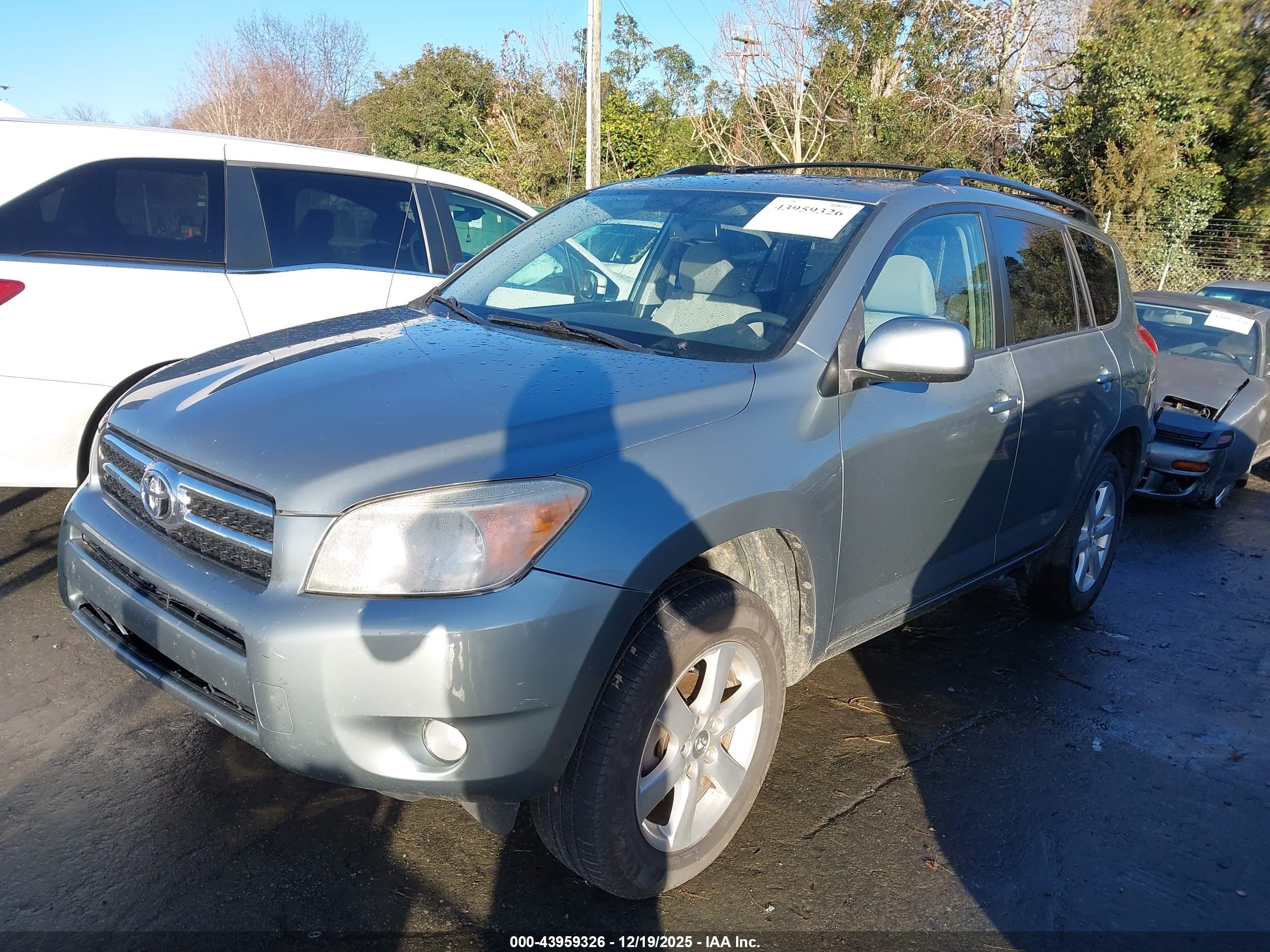 TOYOTA RAV4 image 2