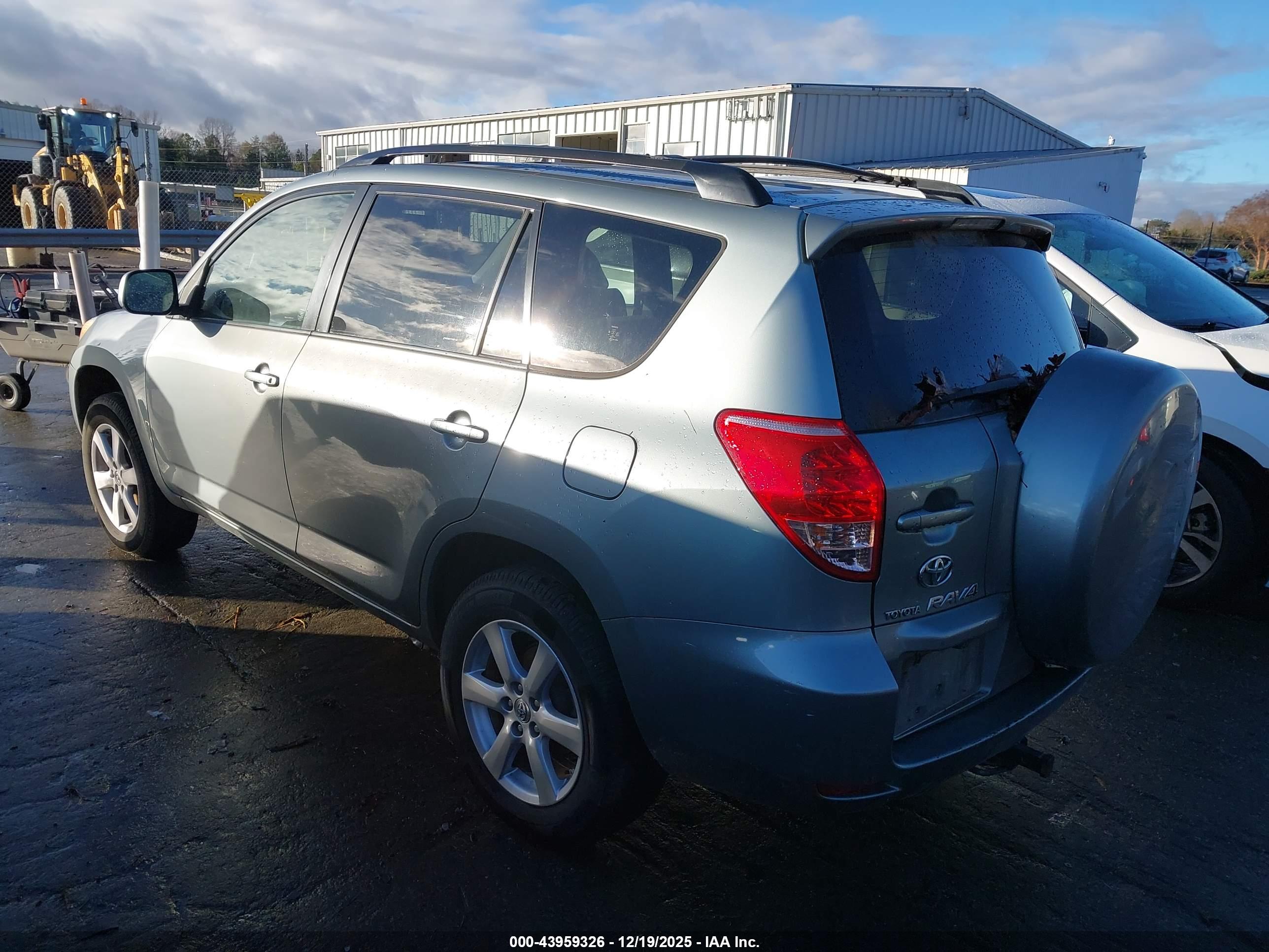 TOYOTA RAV4 image 3