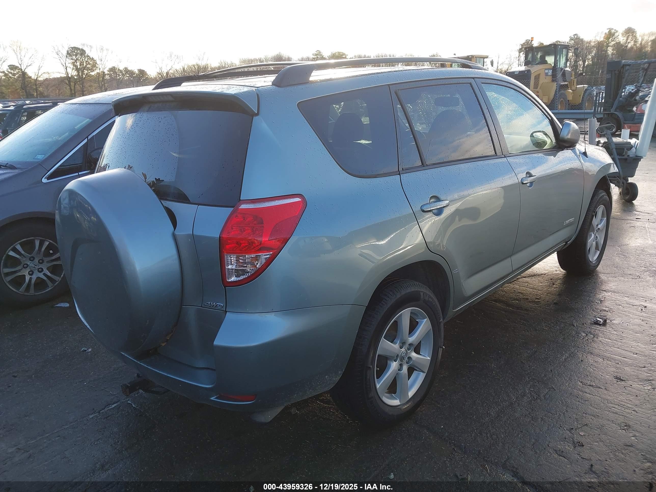 TOYOTA RAV4 image 4