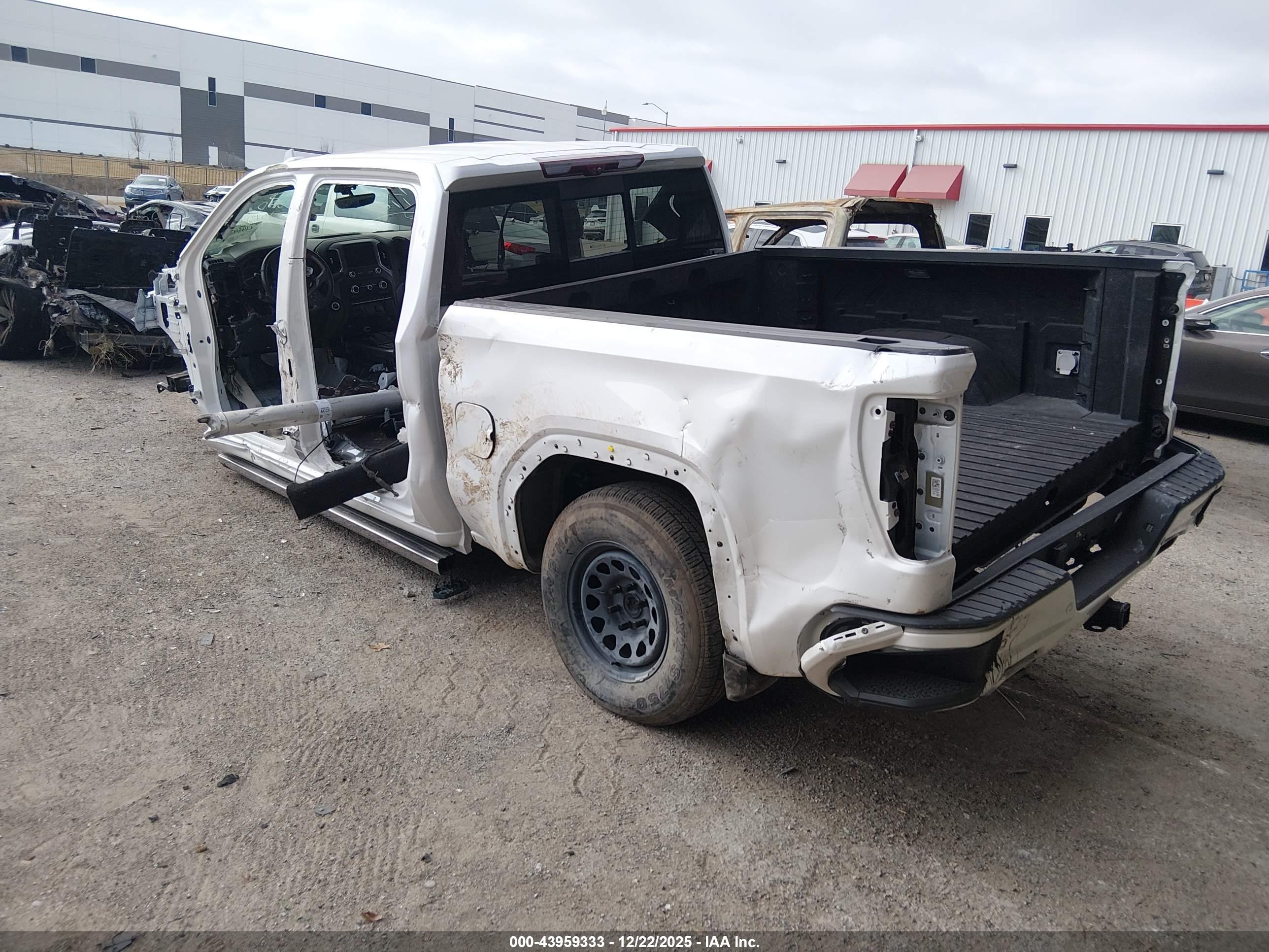 GMC SIERRA image 3