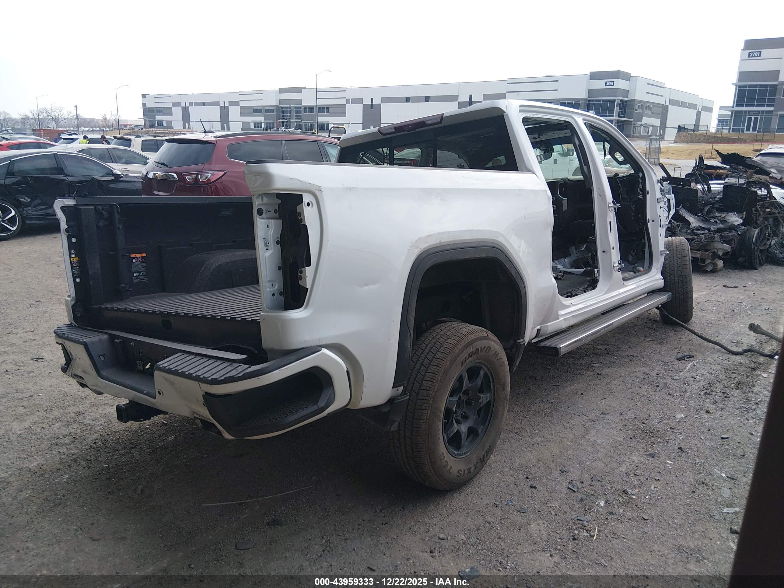 GMC SIERRA image 4